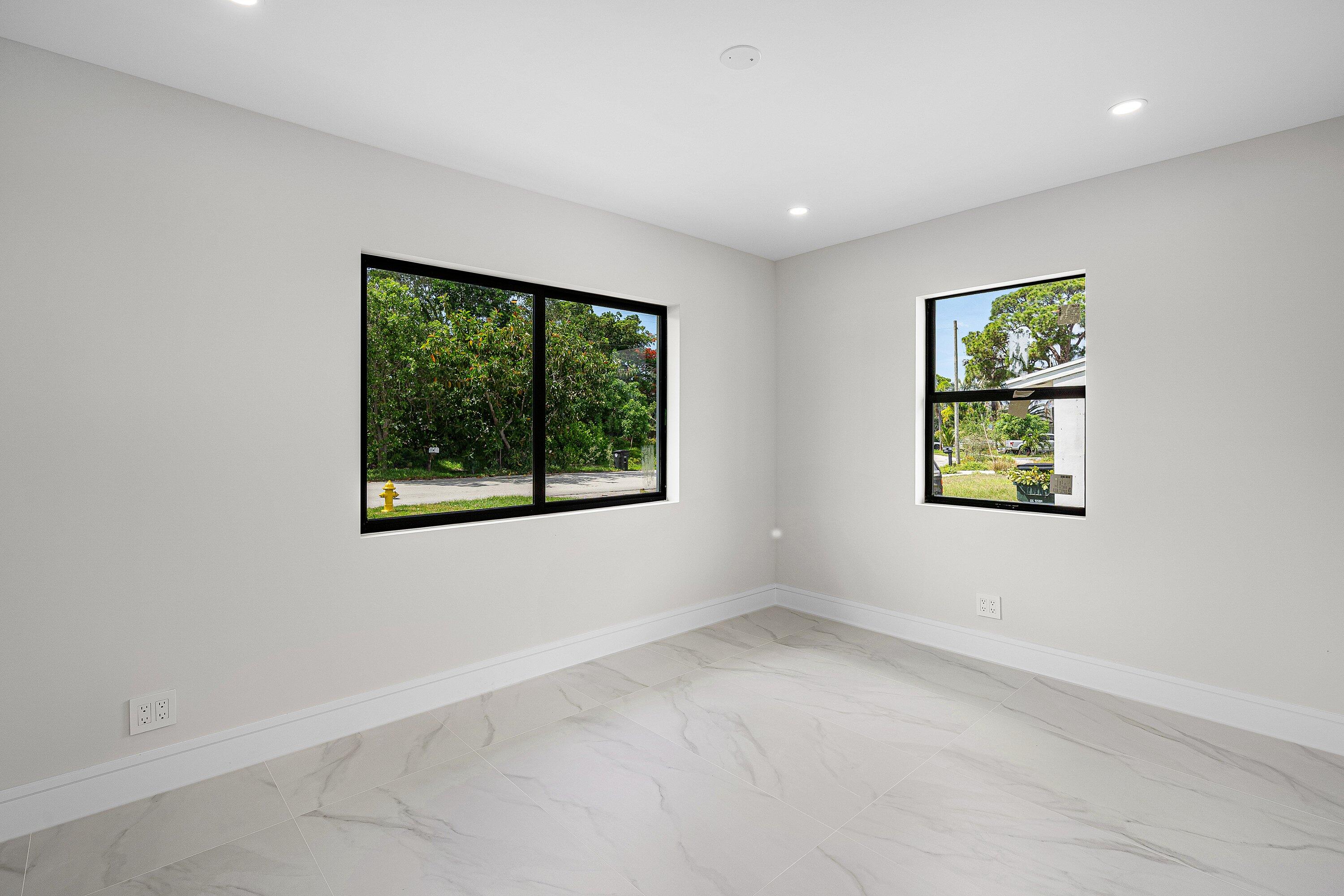 707 Sunset Drive Property Photo 8