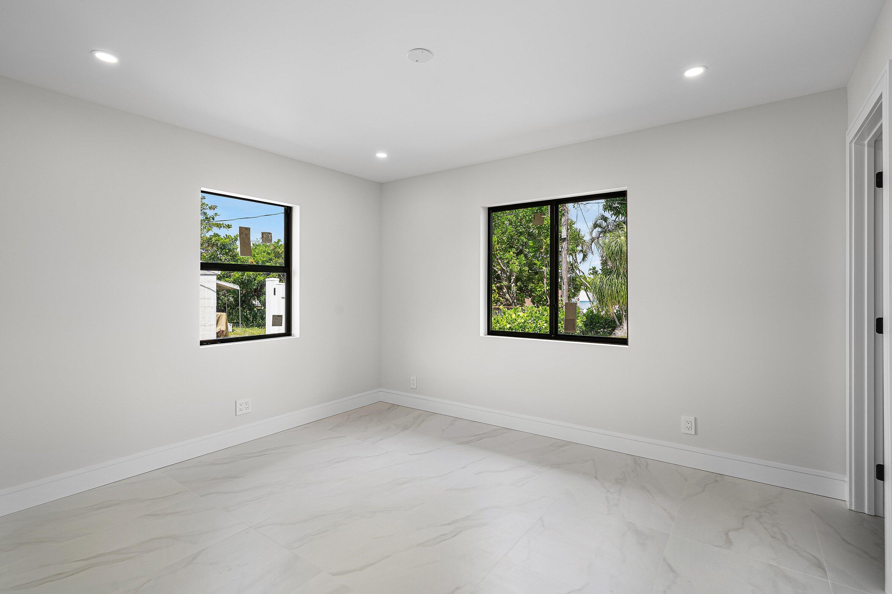 707 Sunset Drive Property Photo 10