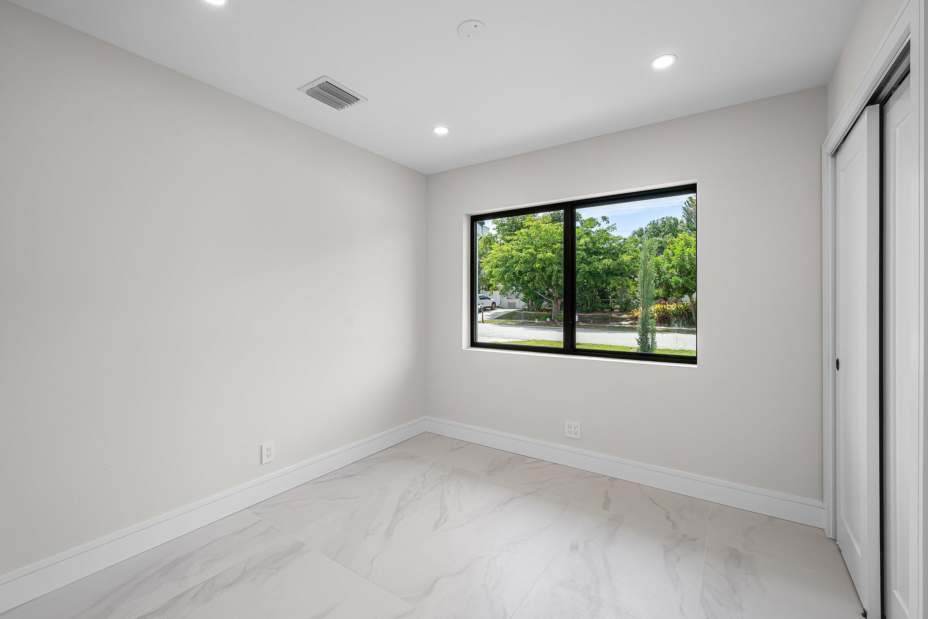 707 Sunset Drive Property Photo 12