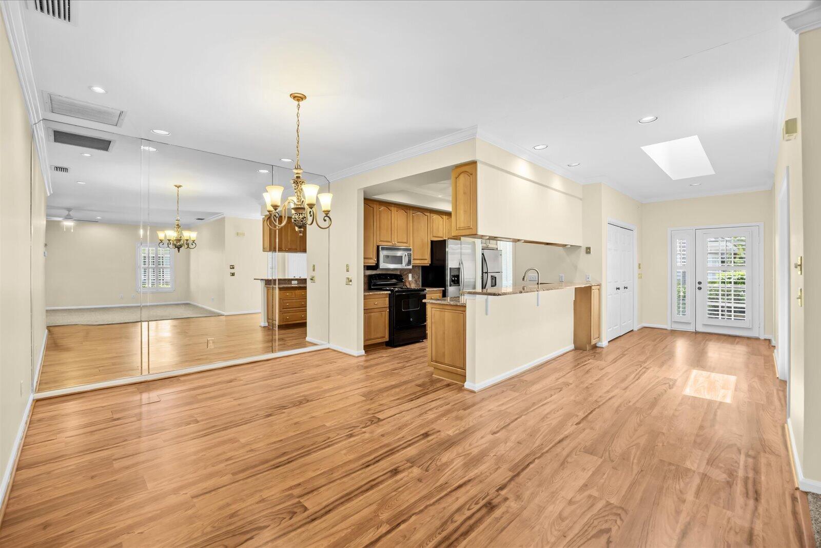7362 Pine Creek Way Property Photo 7