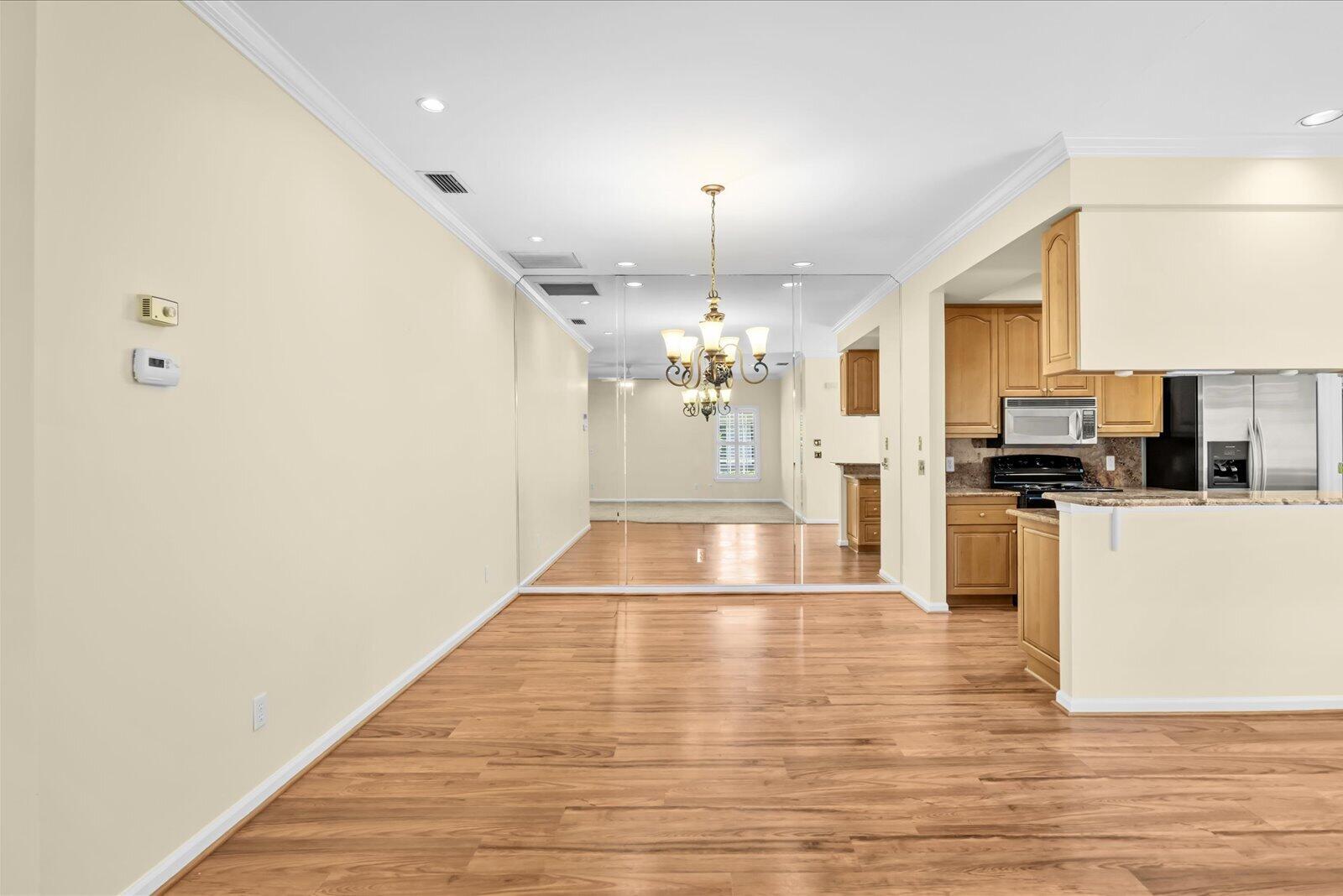 7362 Pine Creek Way Property Photo 8
