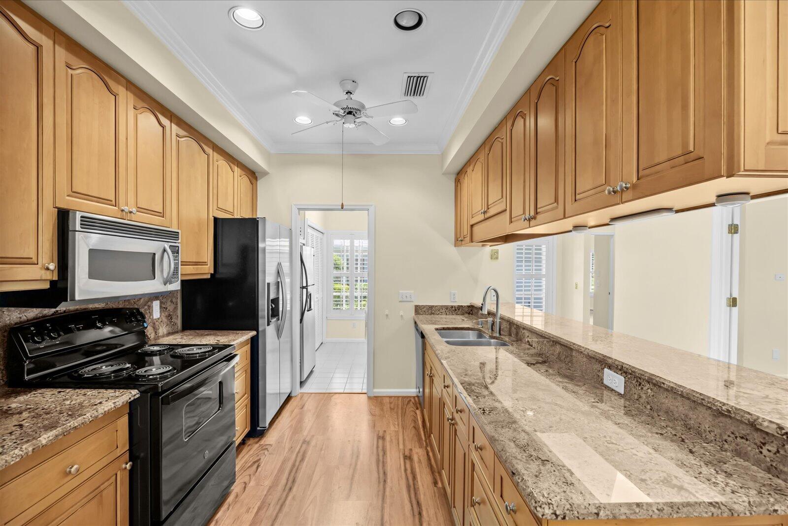 7362 Pine Creek Way Property Photo 10