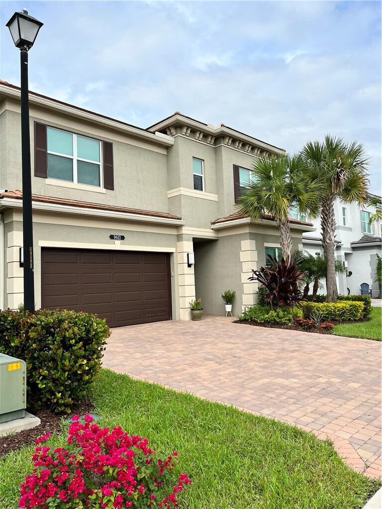 9613 Highland Pointe Pass Property Photo 2