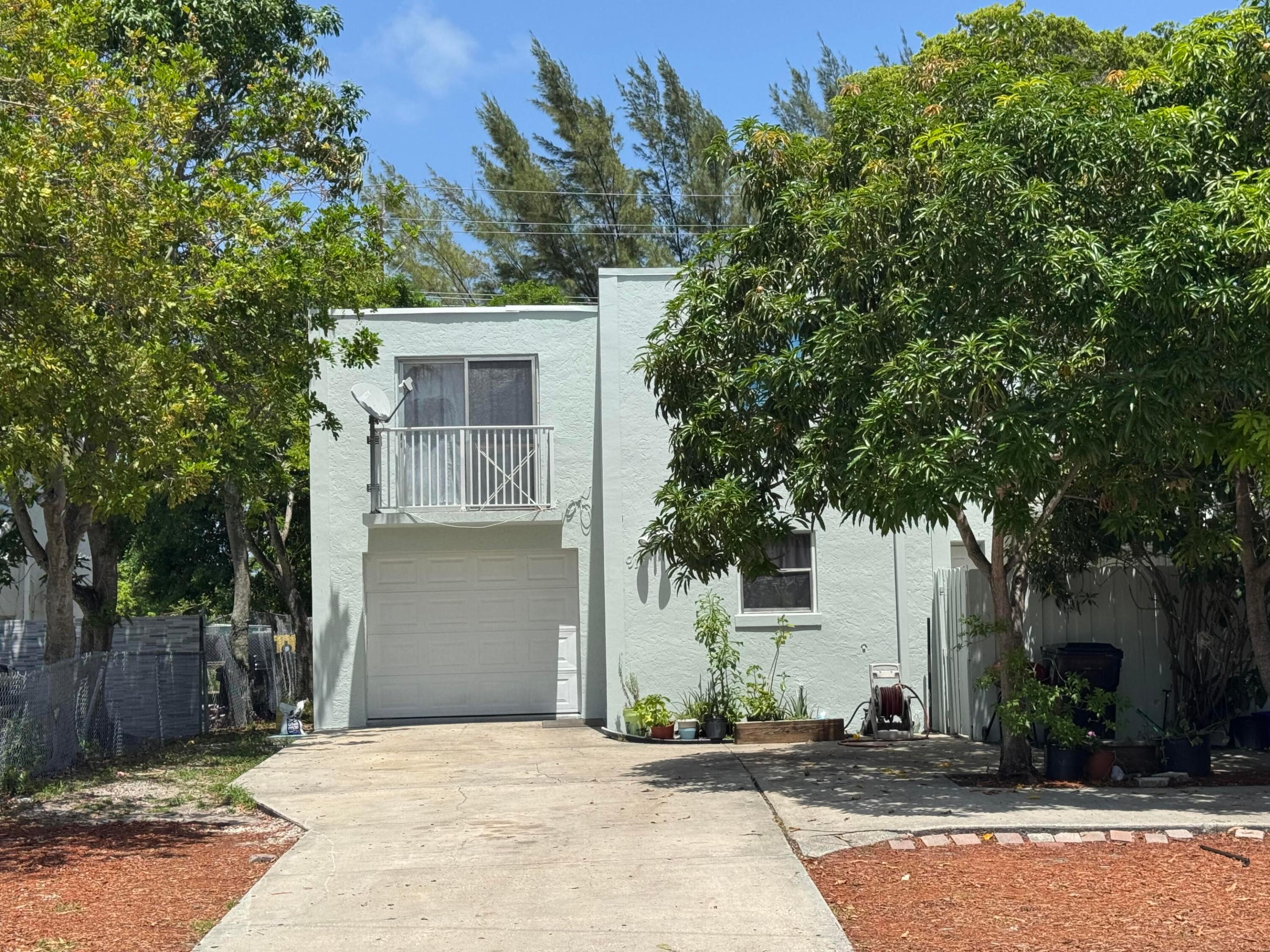 910 N F Street Property Photo 1
