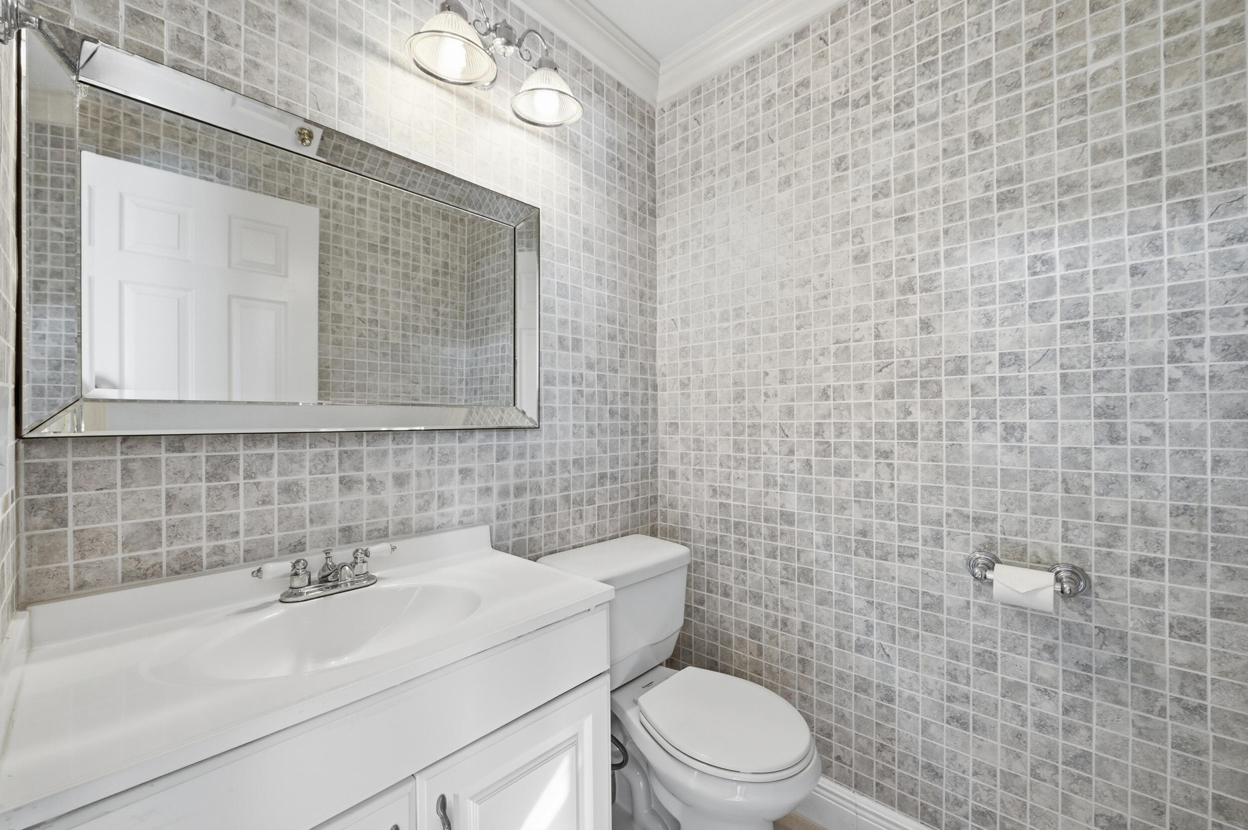 710 Monaco O Property Photo 19