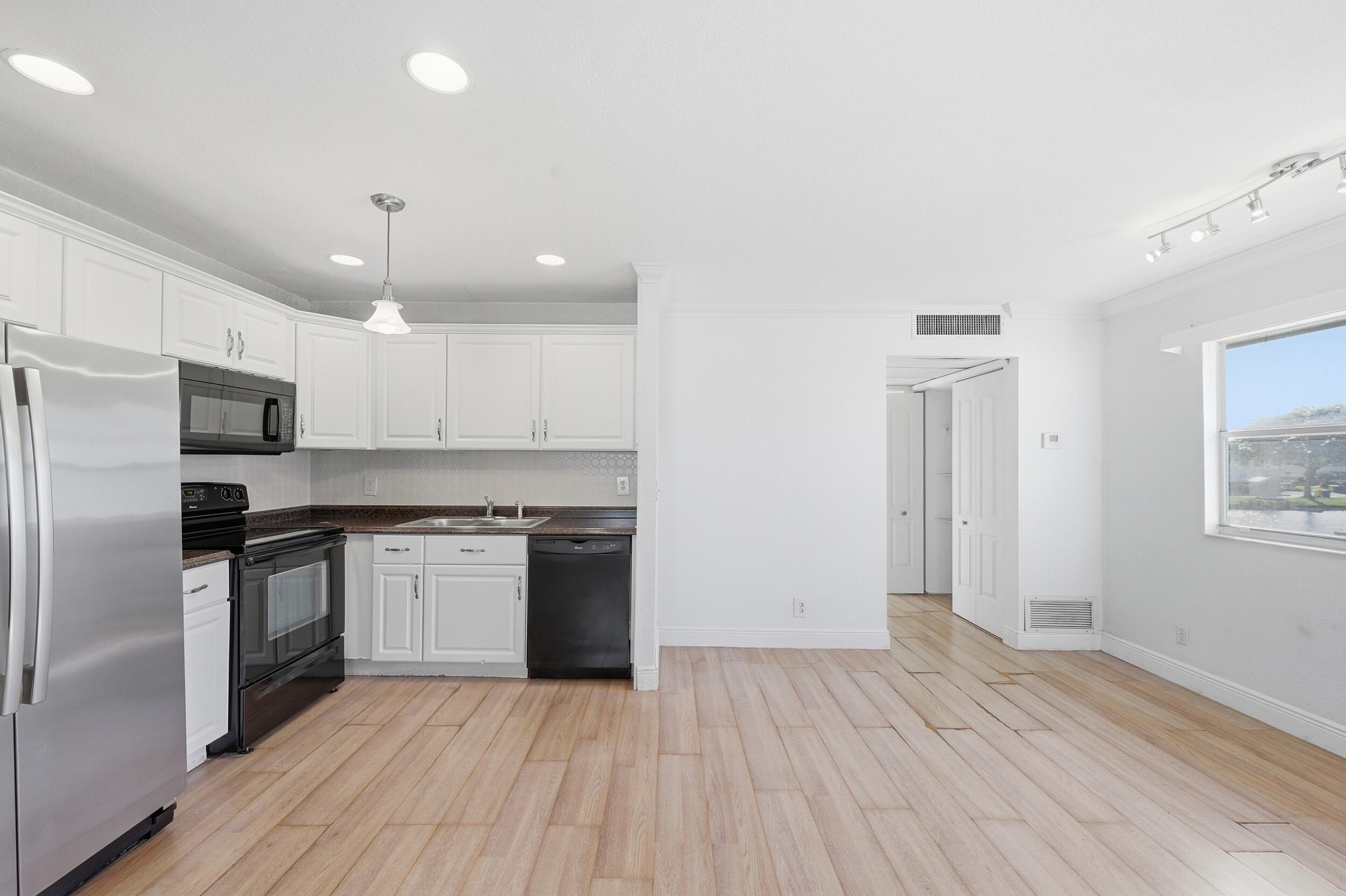 710 Monaco O Property Photo 21