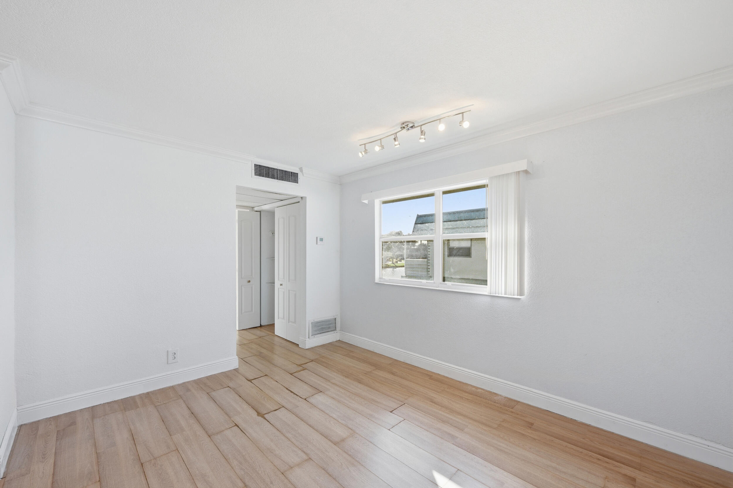 710 Monaco O Property Photo 22