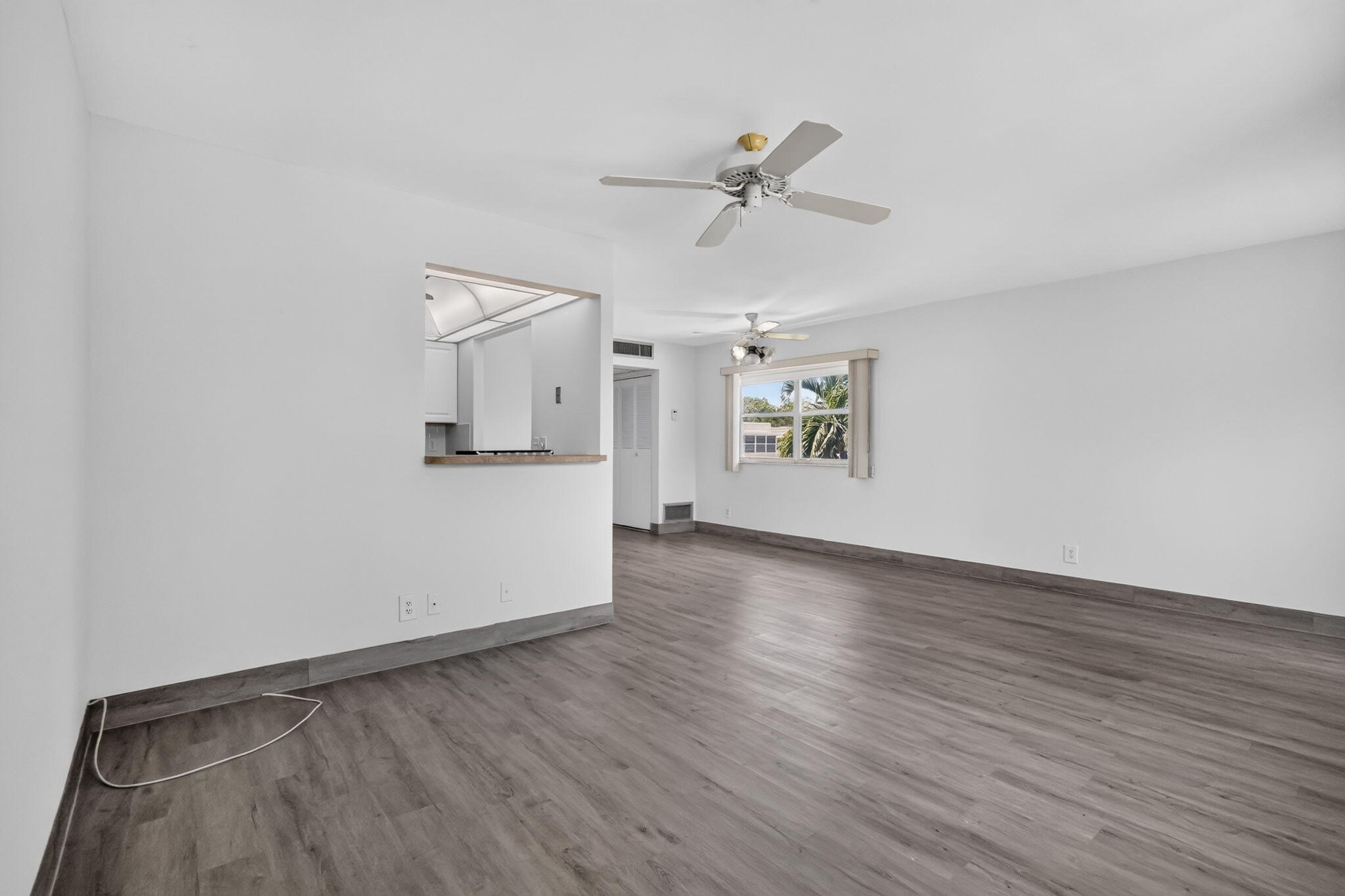 654 Saxony N Property Photo 2