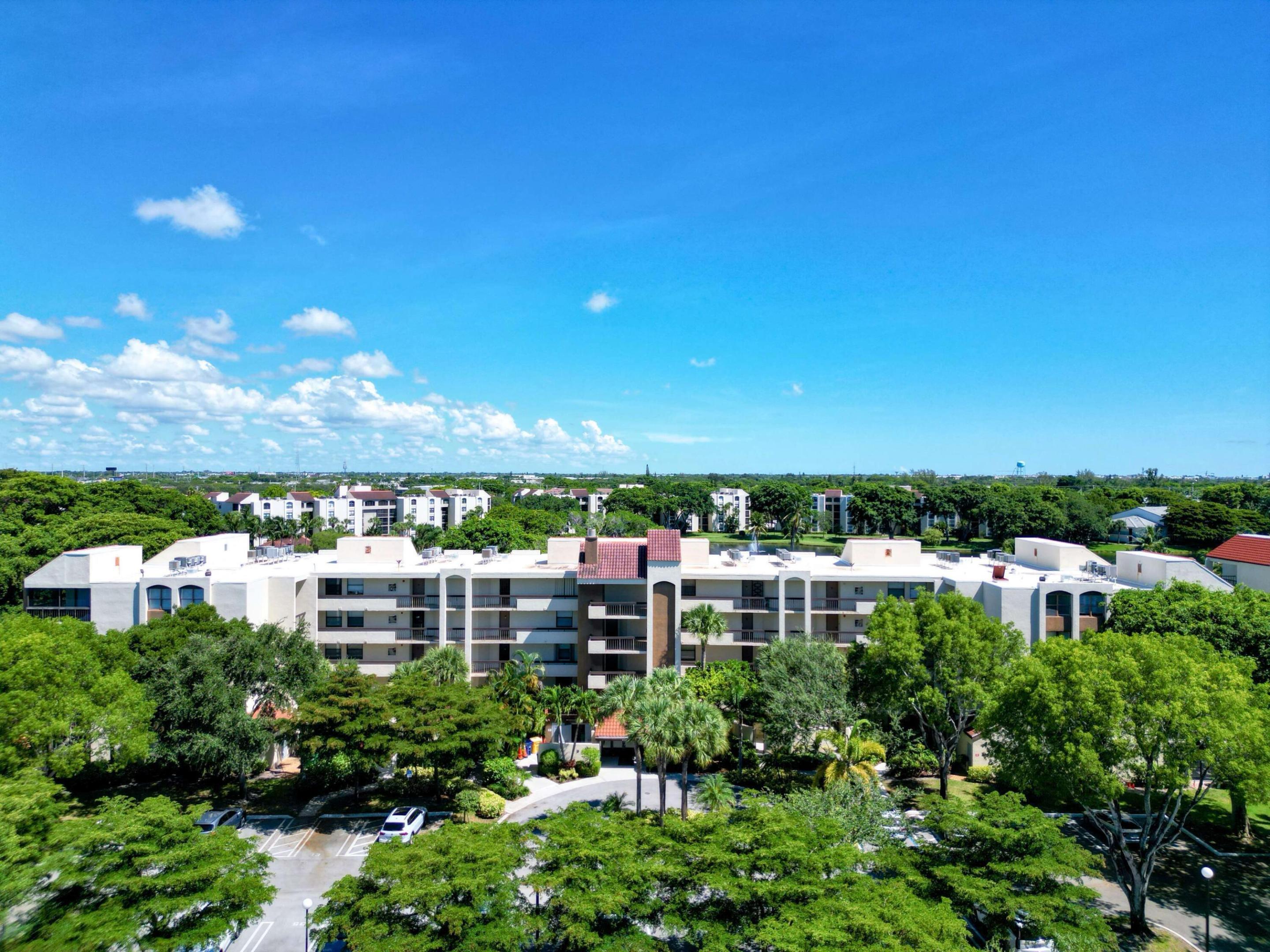 955 Egret Circle 102 Property Photo 2