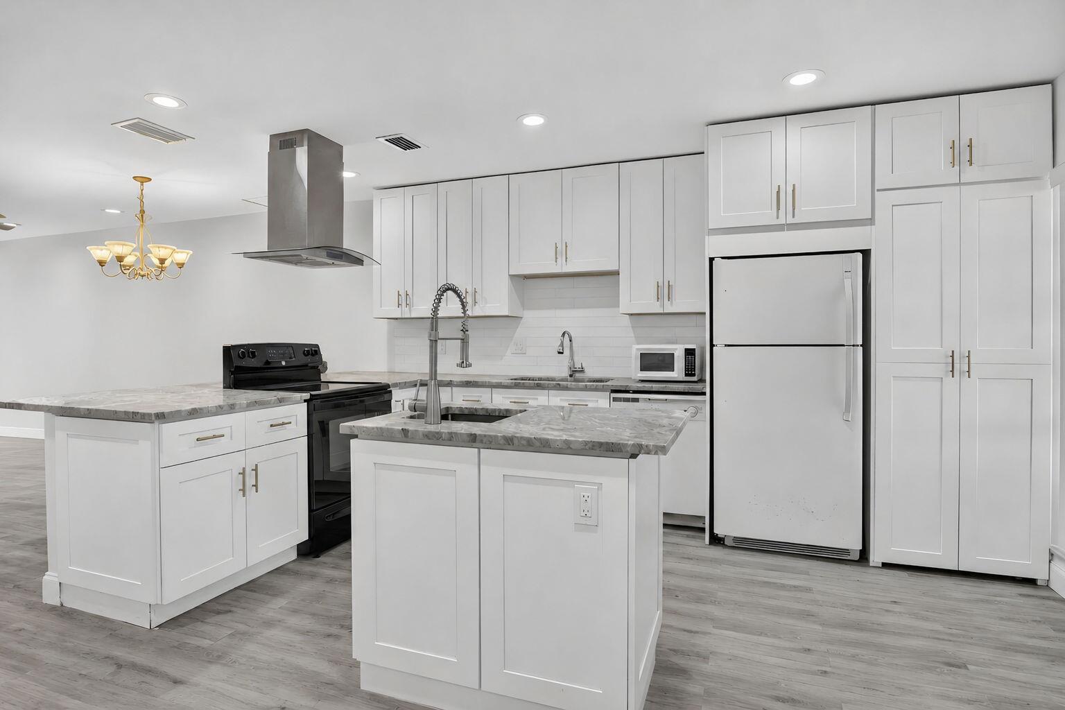 20846 Vinesta Circle Property Photo 3