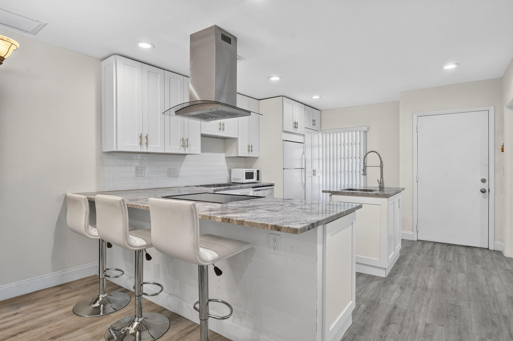 20846 Vinesta Circle Property Photo 6