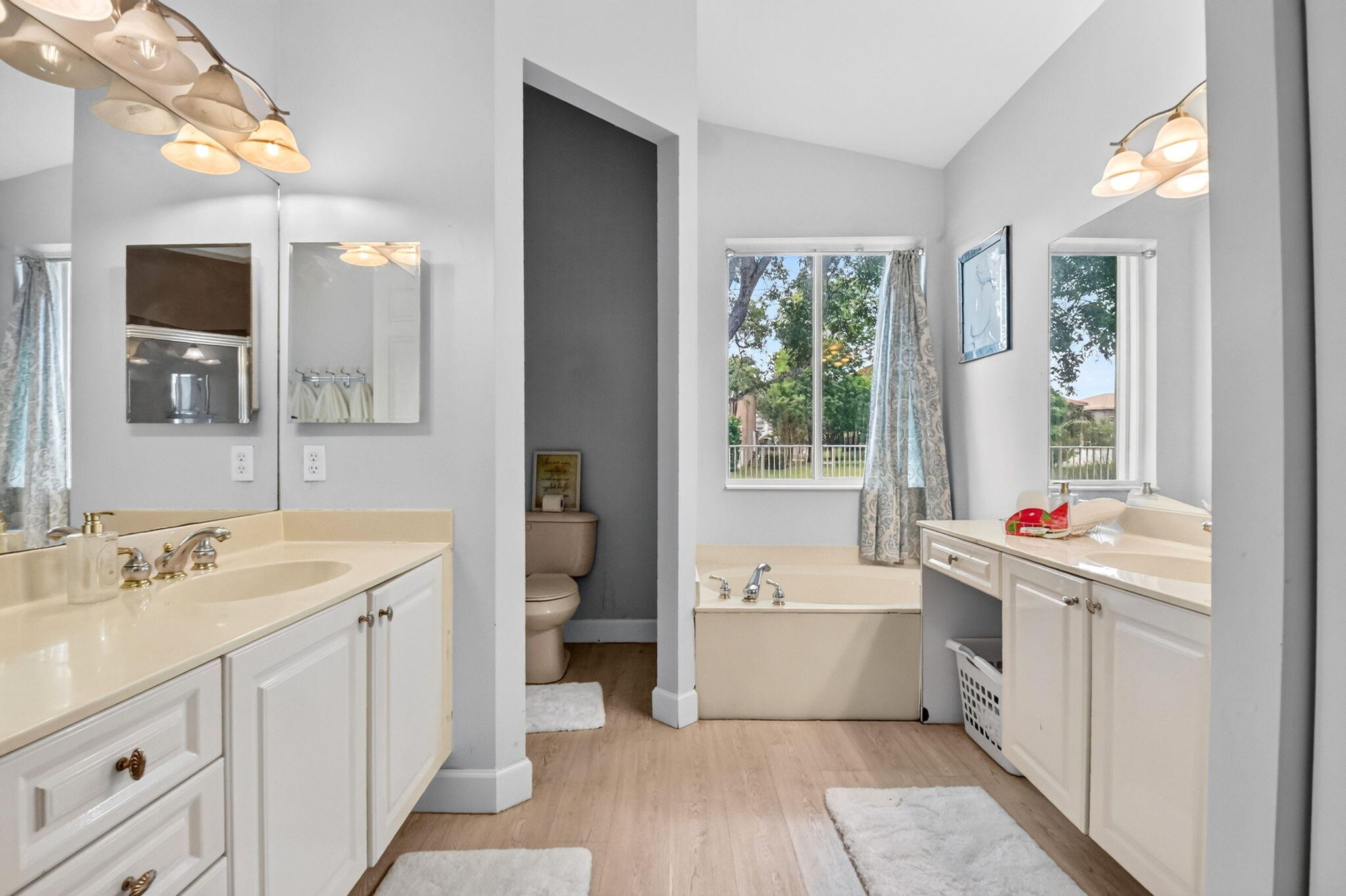 8049 Via Bolzano Property Photo 29