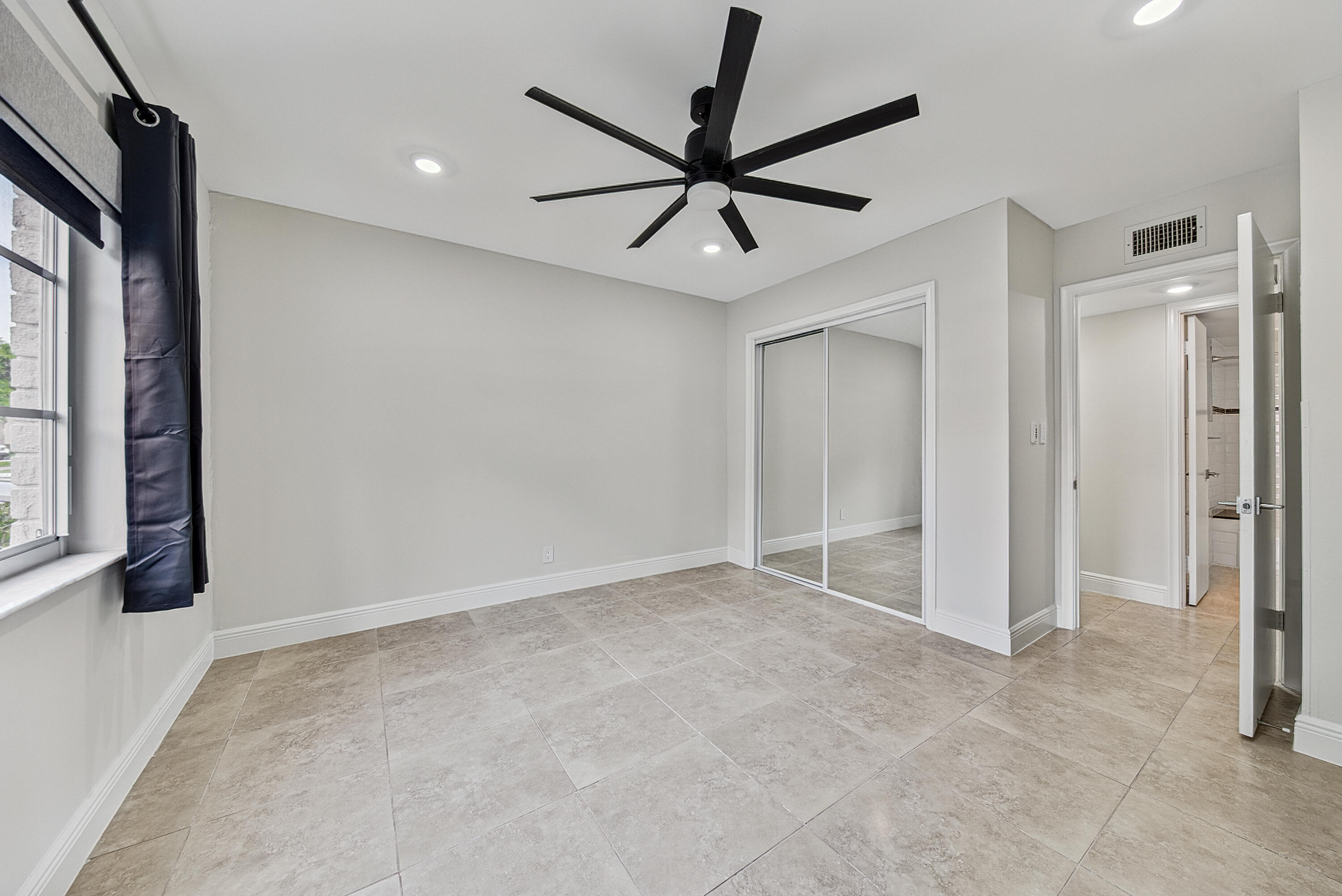 9 Ne 19th Court C112 Property Photo 15
