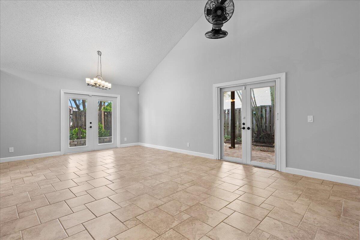 1714 Shoreside Circle Property Photo 4