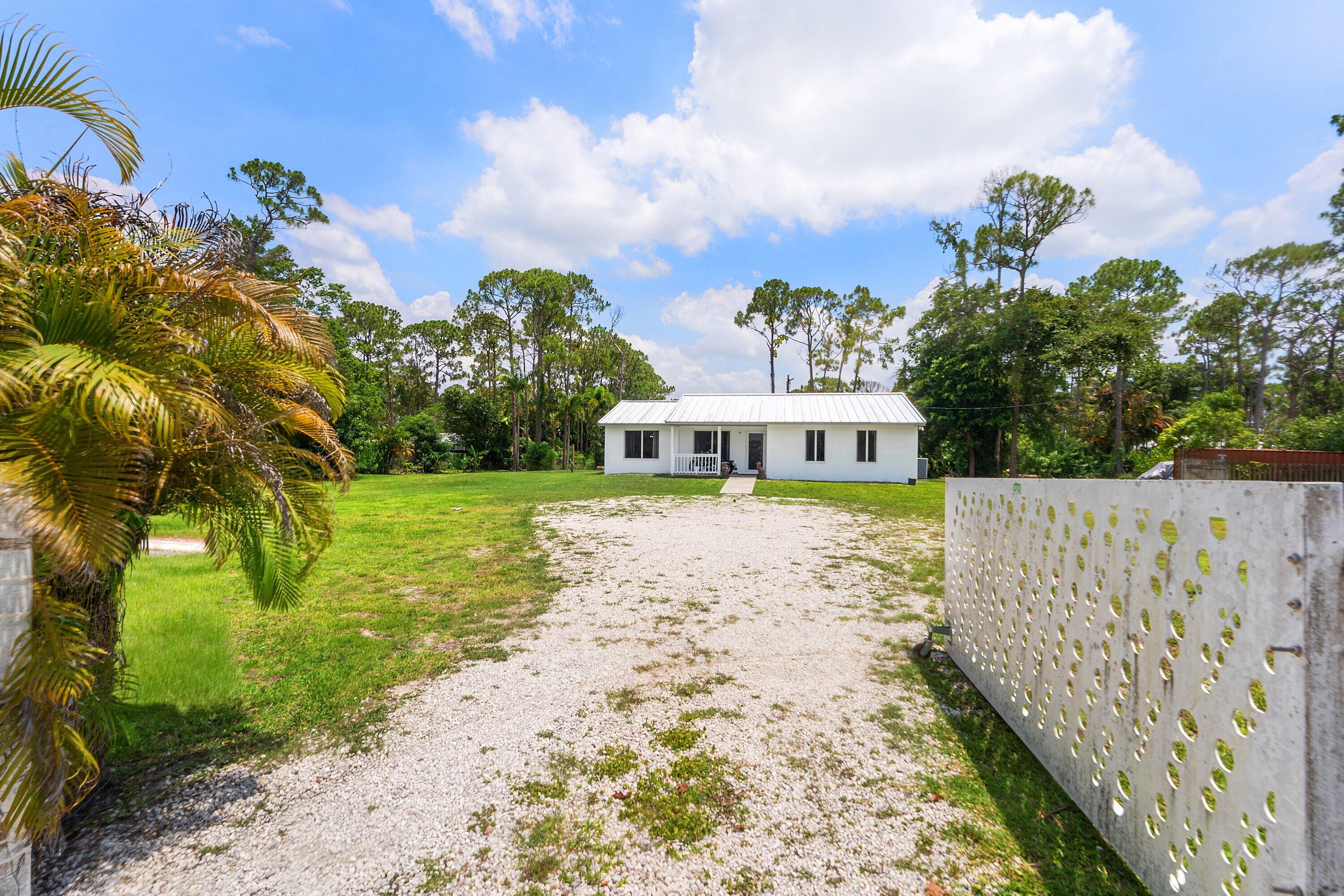 12944 68th Street N Property Photo 2
