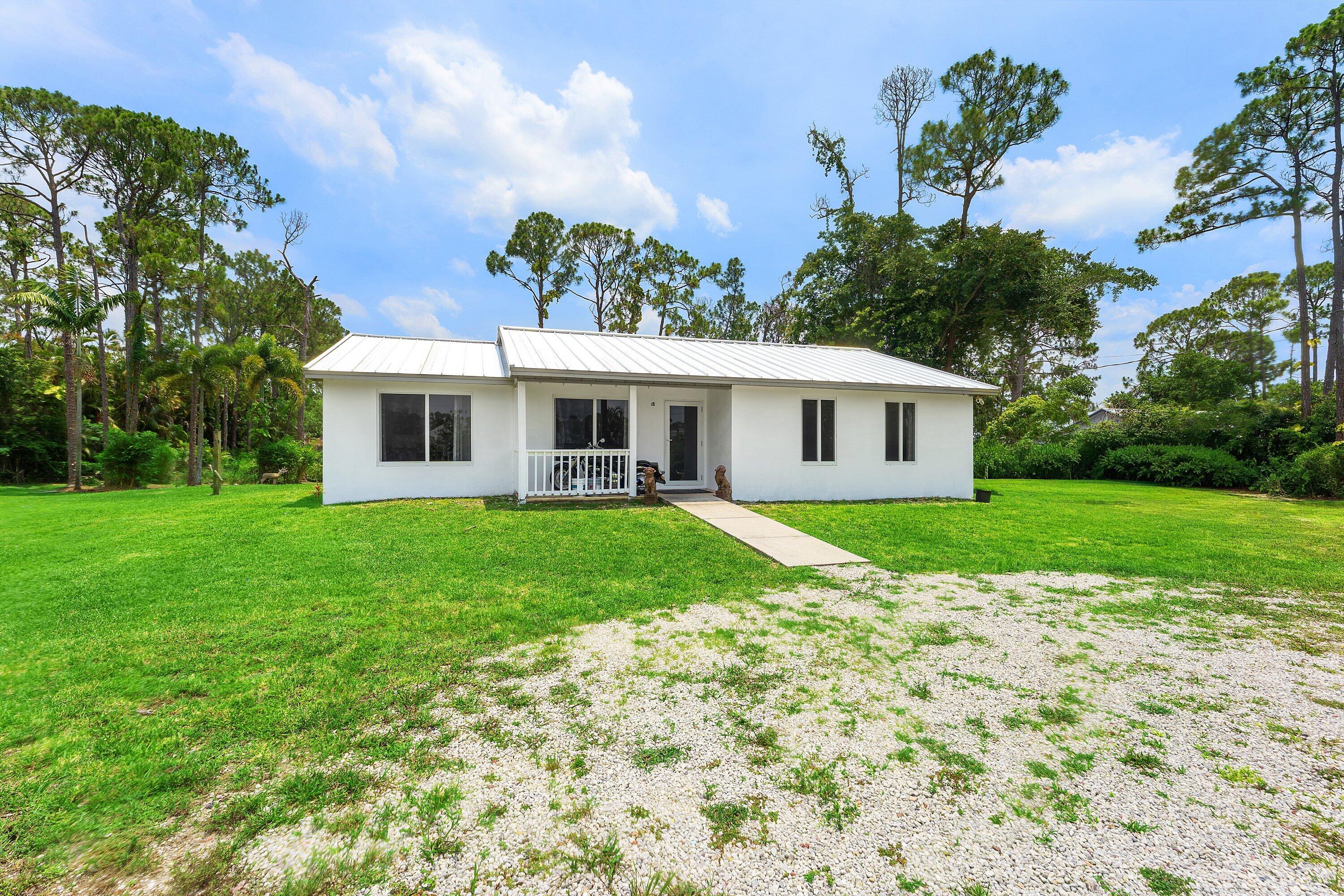 12944 68th Street N Property Photo 3