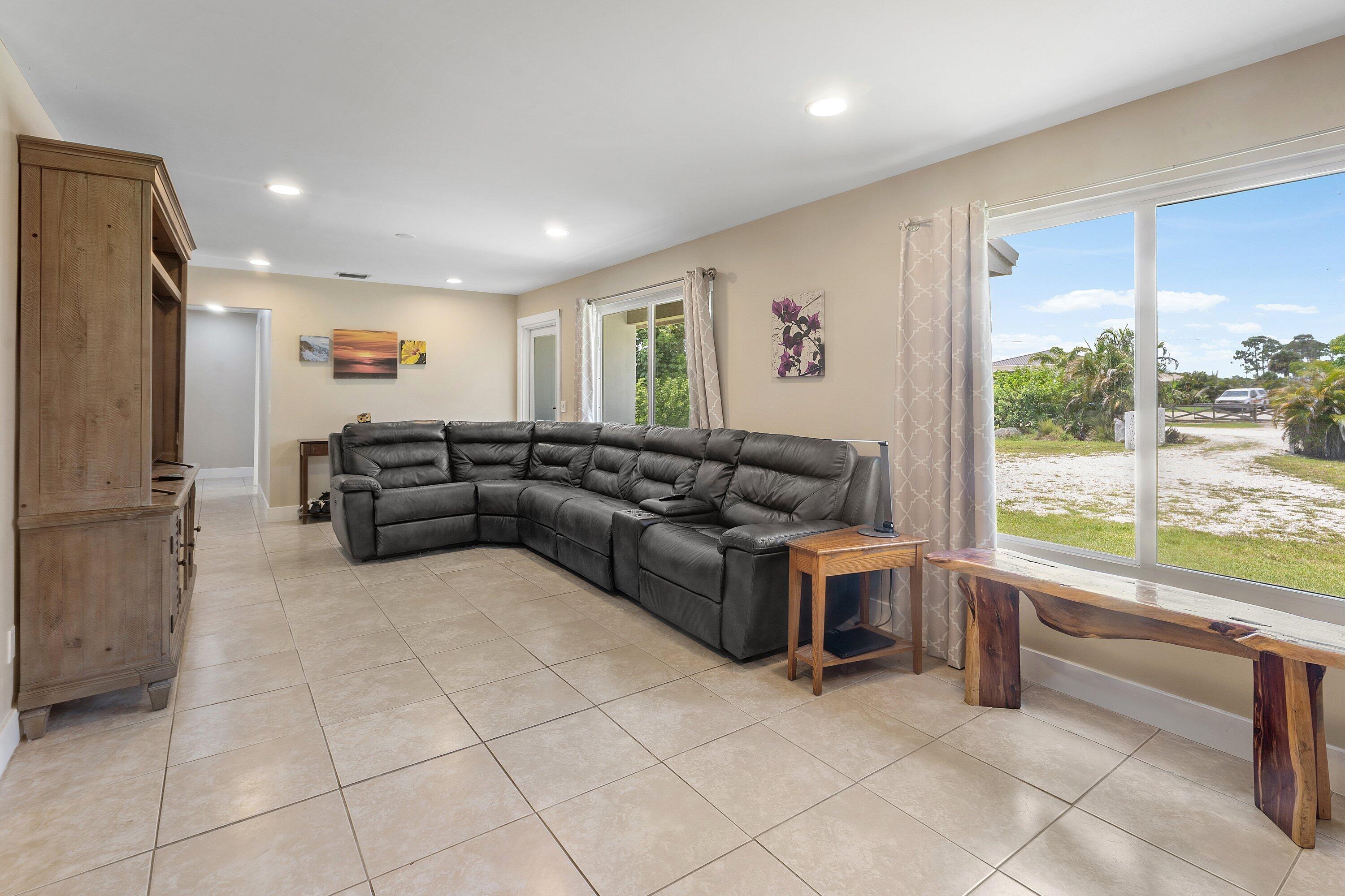 12944 68th Street N Property Photo 4