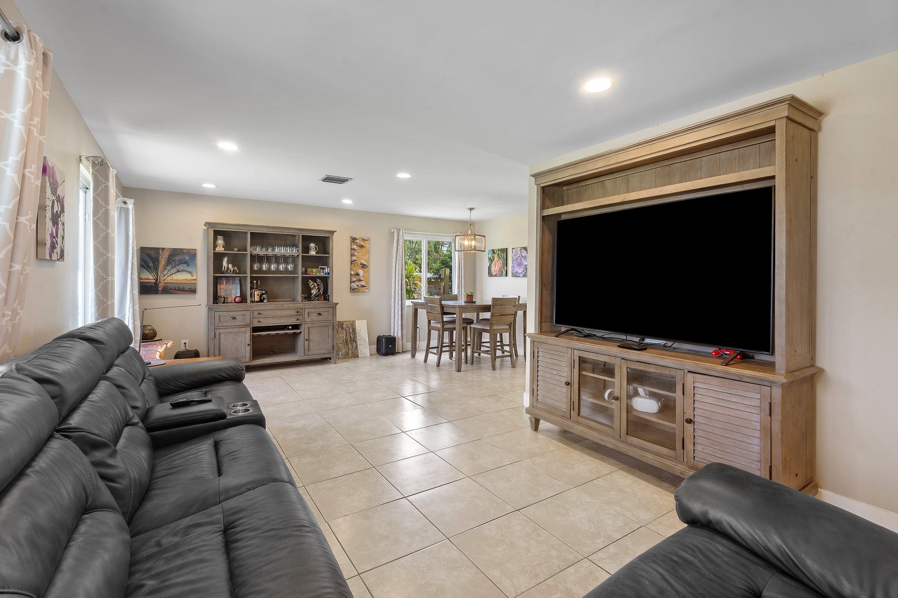 12944 68th Street N Property Photo 6