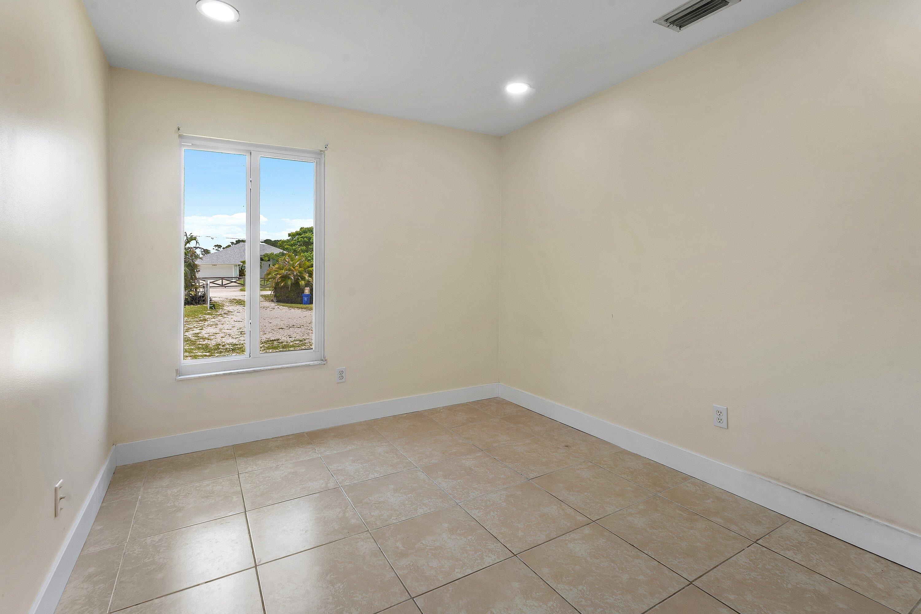 12944 68th Street N Property Photo 17