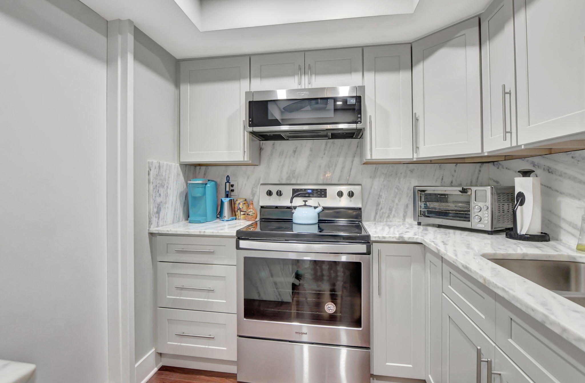 1923 Bridgewood Drive Property Photo 3