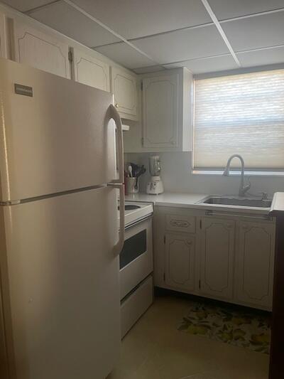 322 Windsor N 322 Property Photo 6