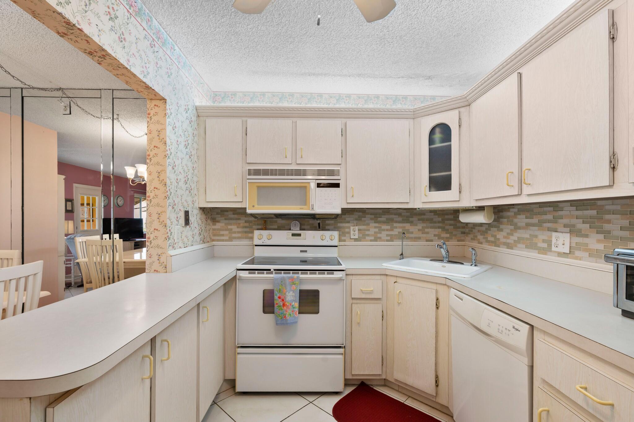 336 Pine Ridge Circle B-1 Property Photo 10