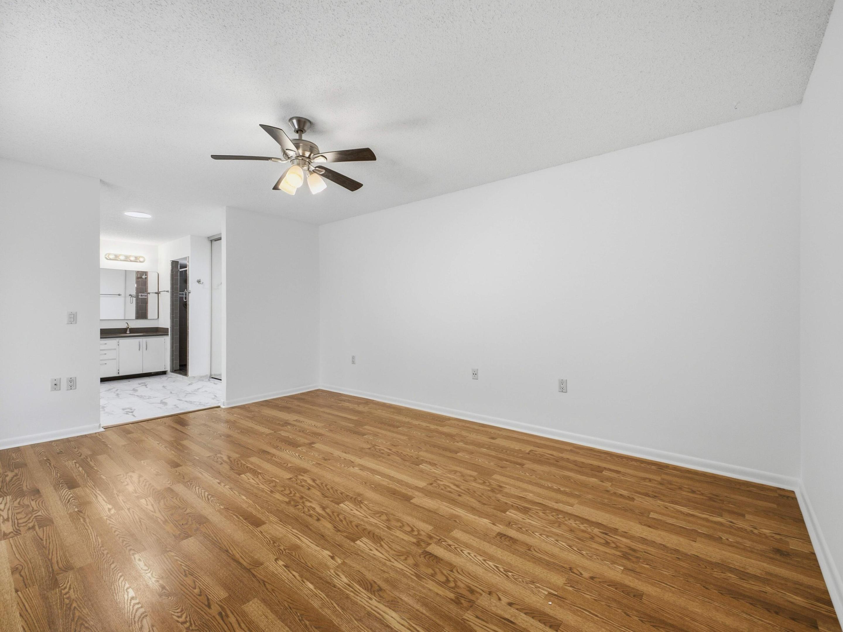 2213 22nd Lane Property Photo 5