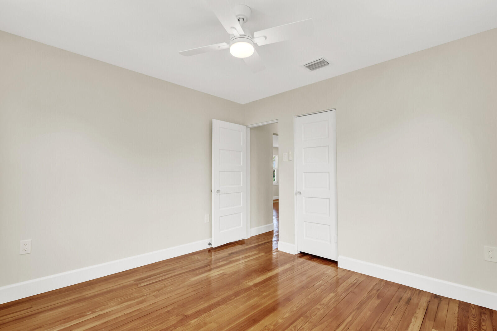 842 Selkirk Street Property Photo 21