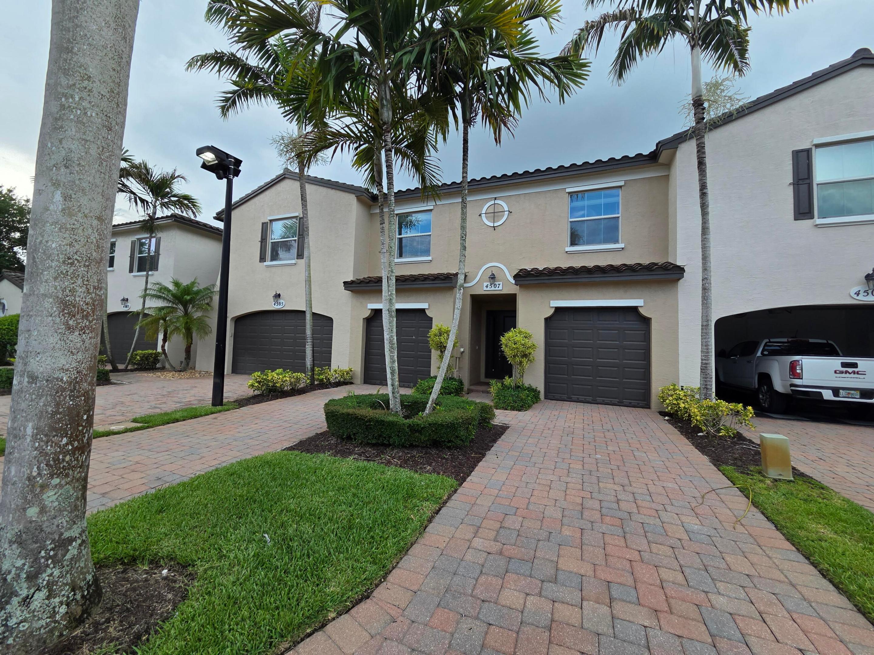 4507 Mediterranean Circle Property Photo 2