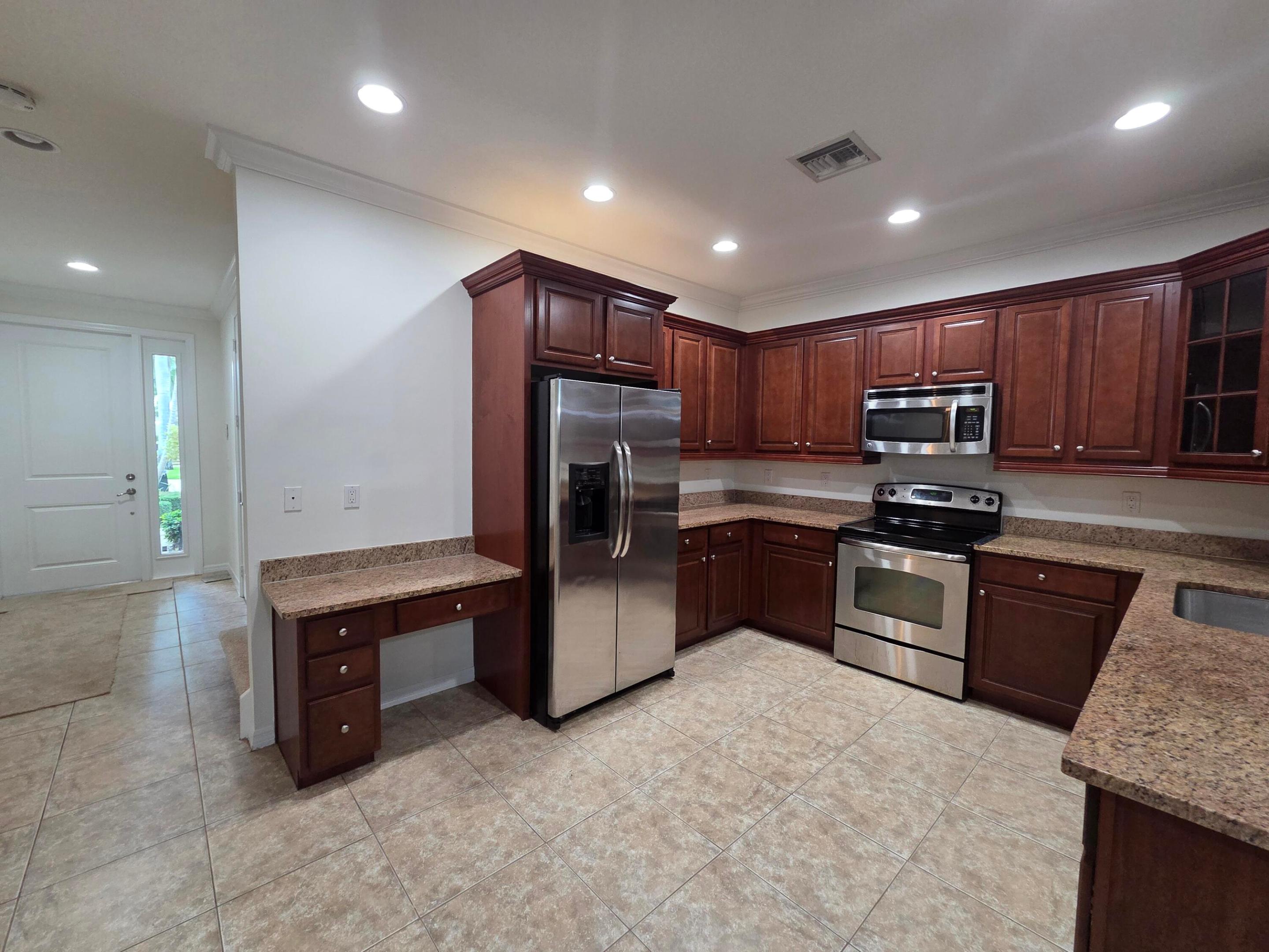 4507 Mediterranean Circle Property Photo 3
