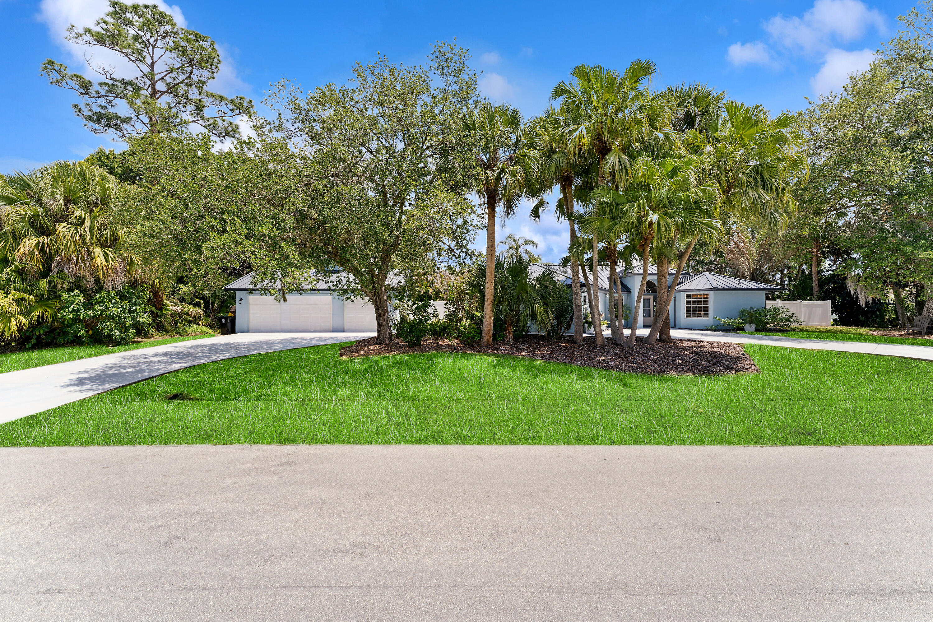 2317 Sw Abner Road Property Photo 3