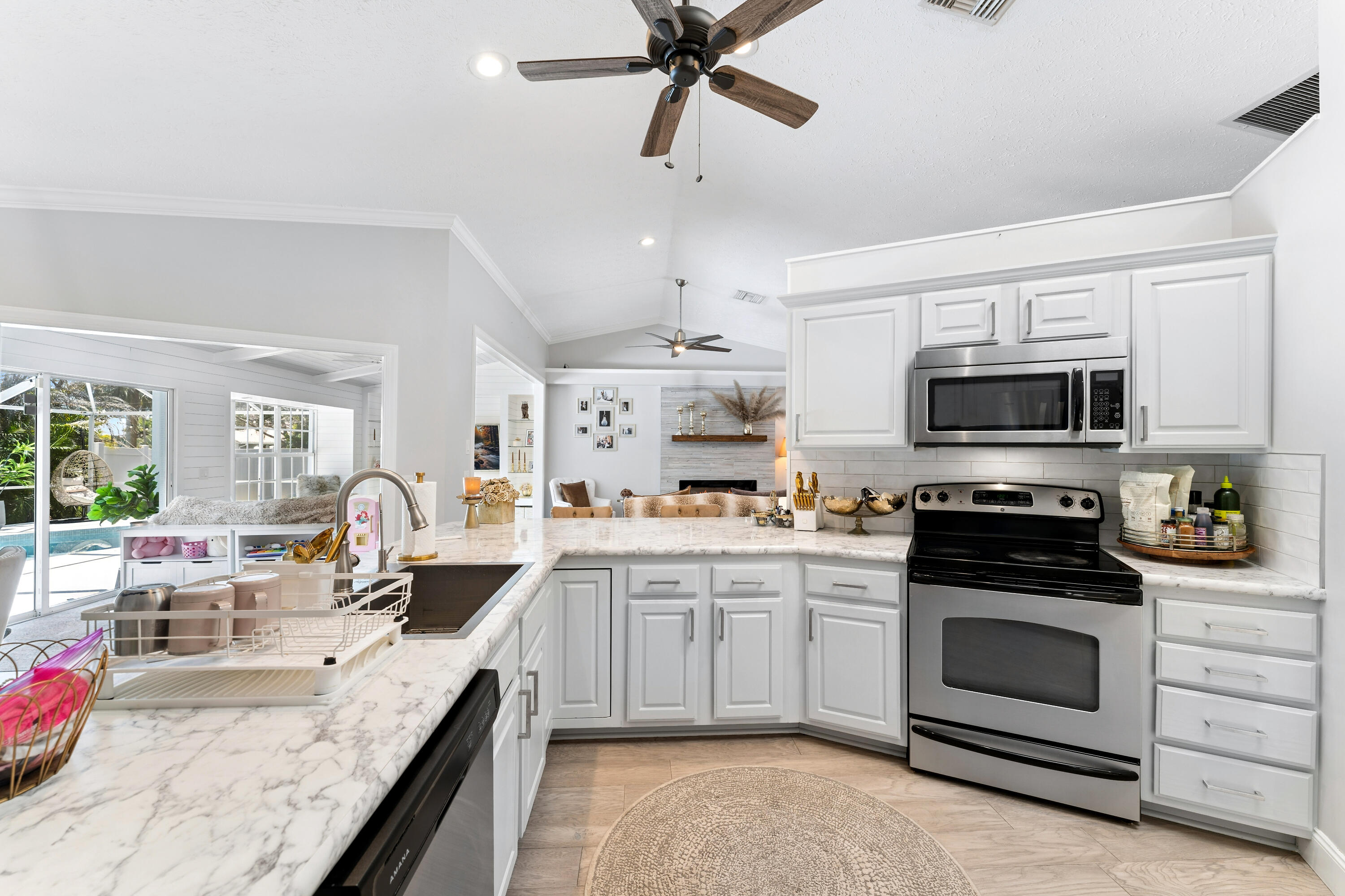 2317 Sw Abner Road Property Photo 10