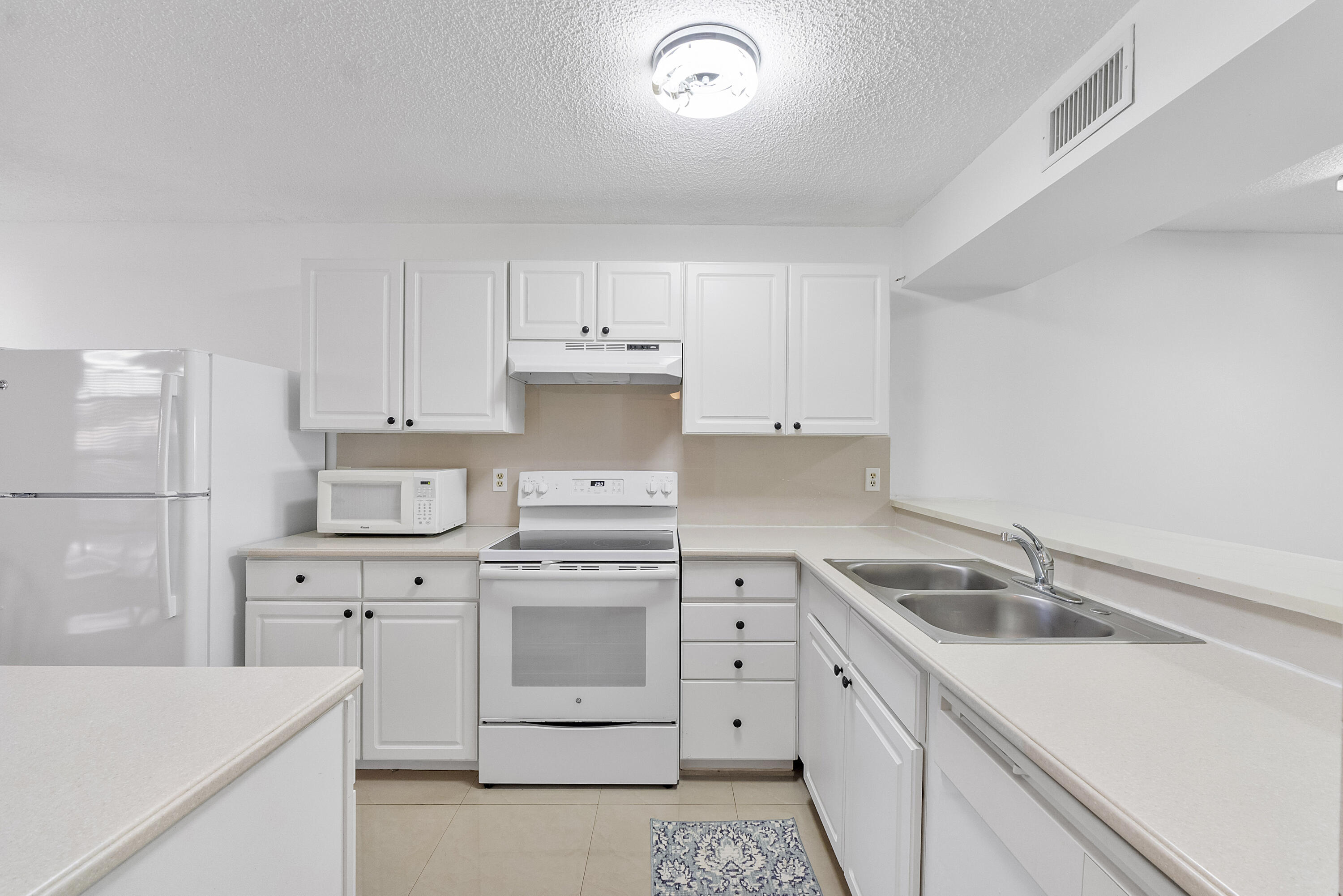 5828 Coral Lake Drive Property Photo 3