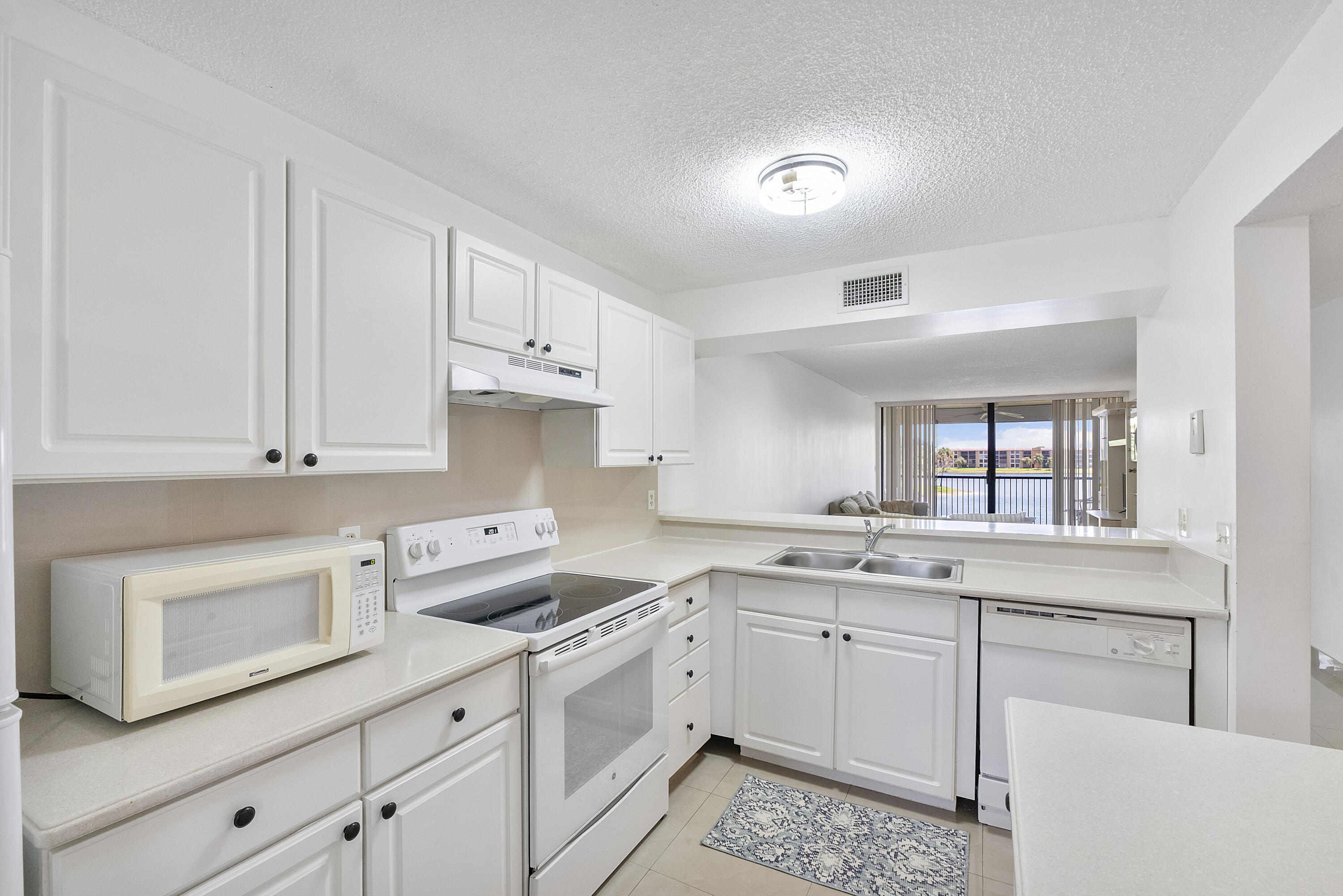 5828 Coral Lake Drive Property Photo 4