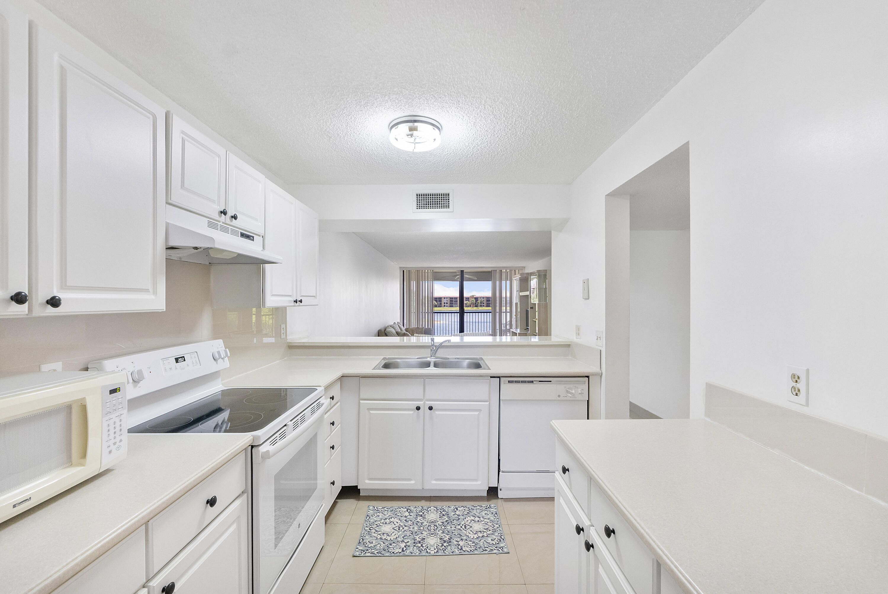 5828 Coral Lake Drive Property Photo 5