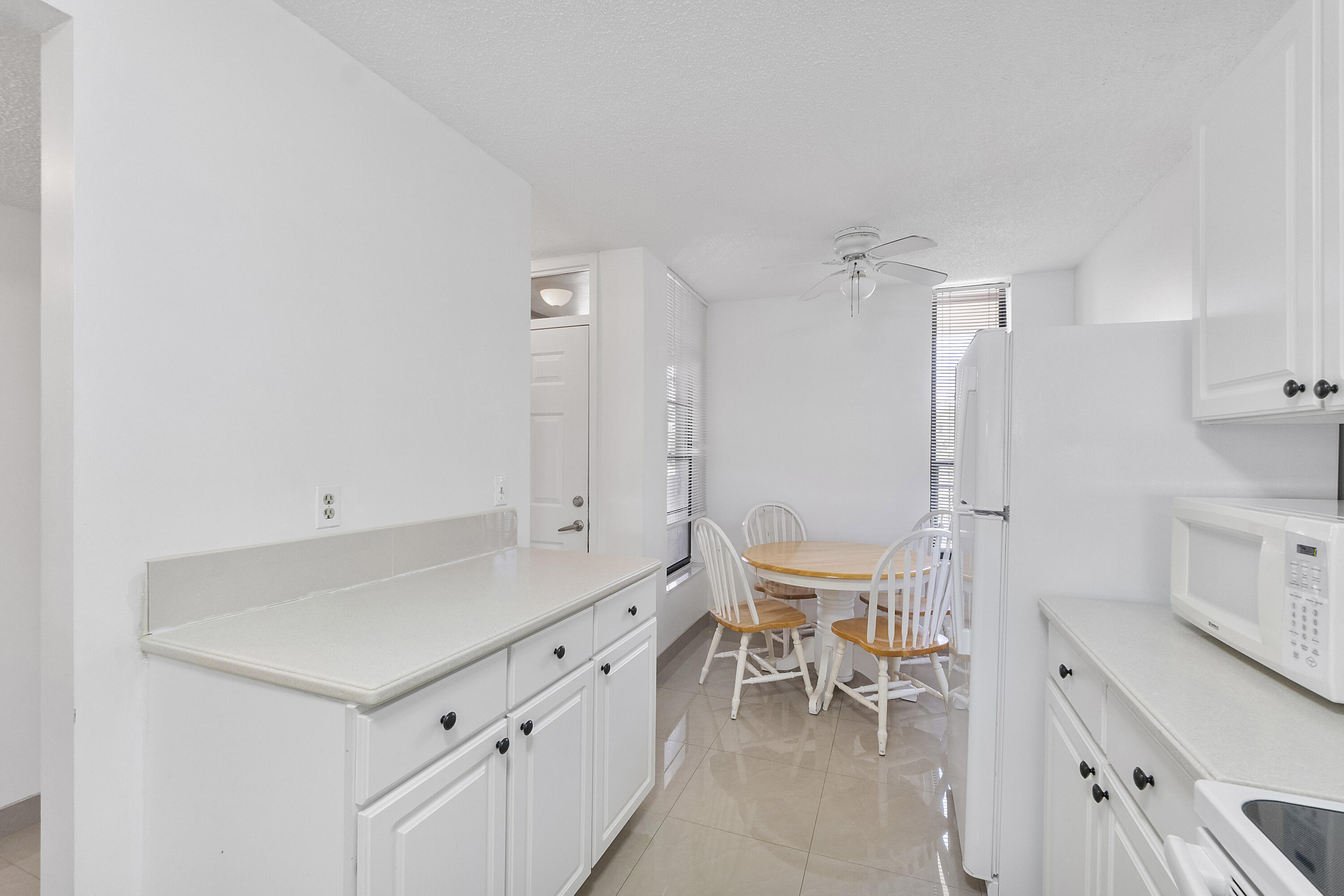 5828 Coral Lake Drive Property Photo 6
