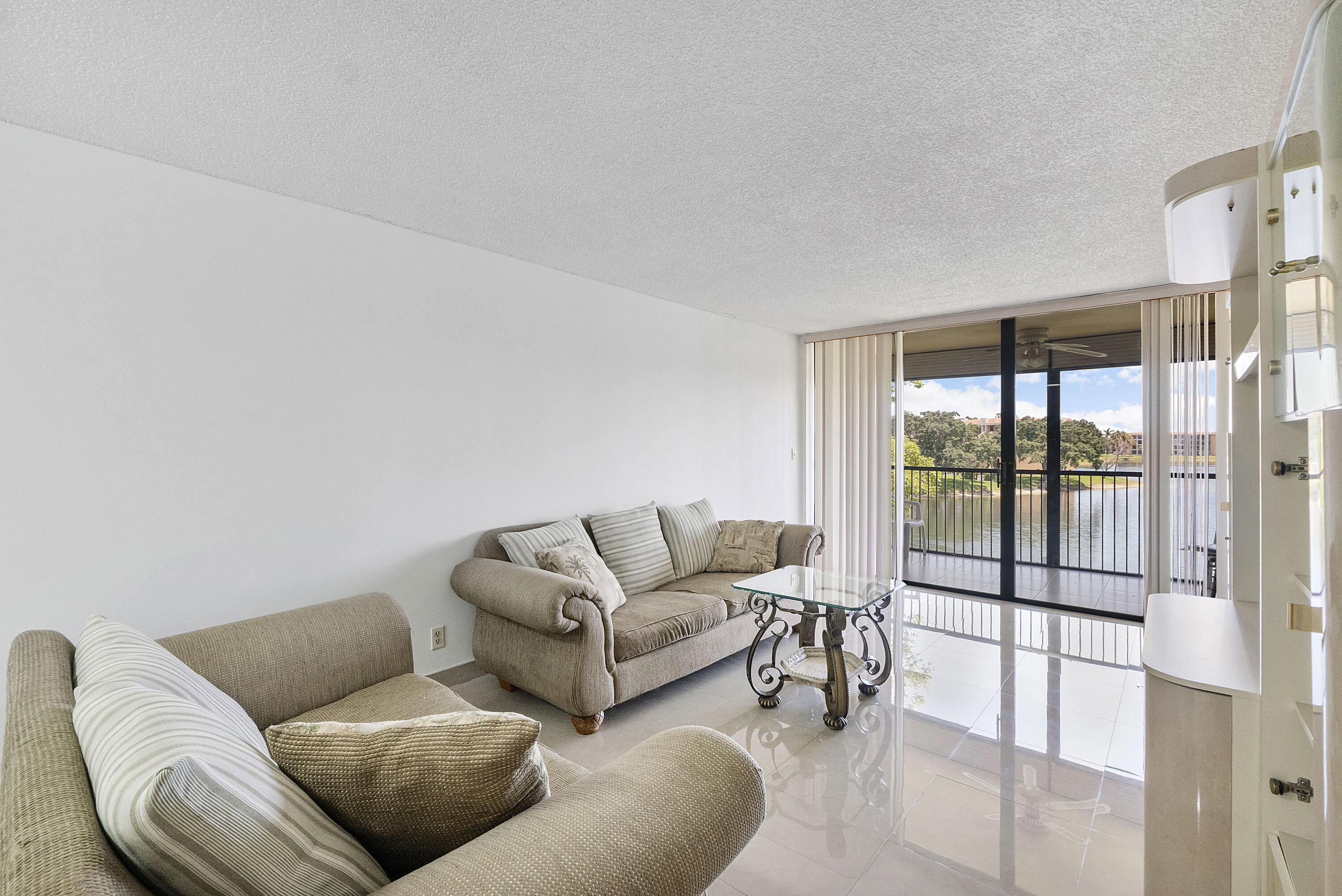 5828 Coral Lake Drive Property Photo 9