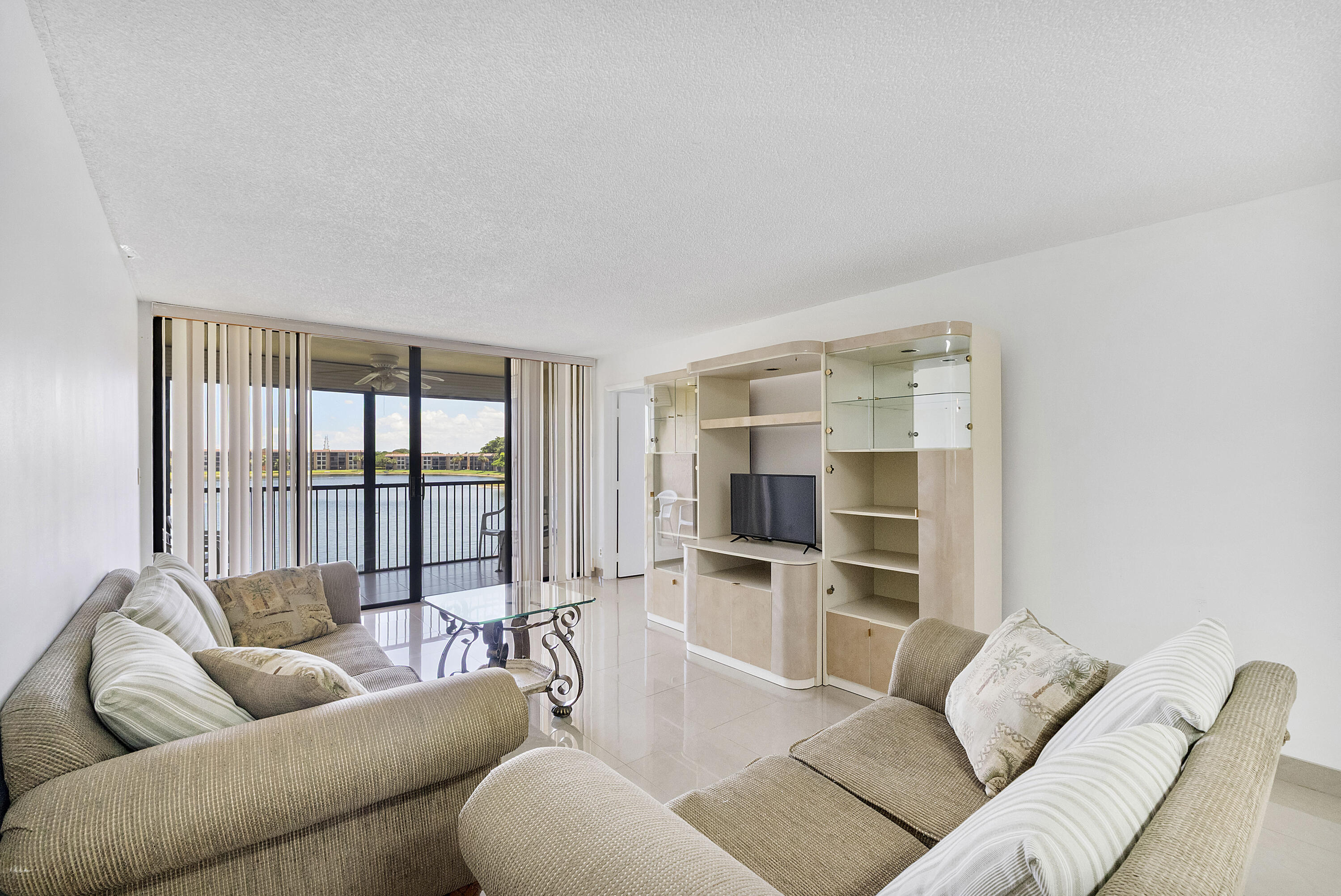 5828 Coral Lake Drive Property Photo 10