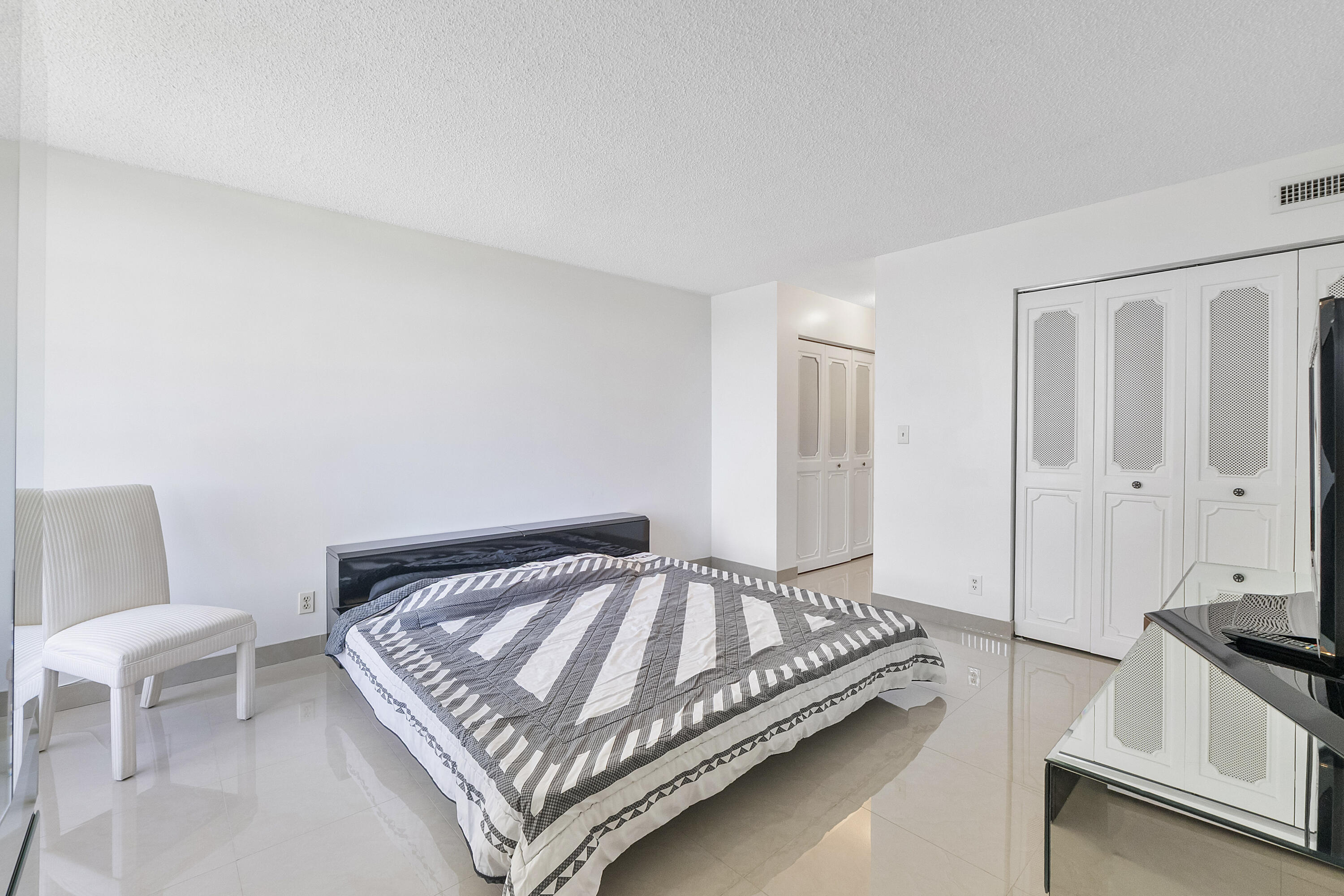 5828 Coral Lake Drive Property Photo 17