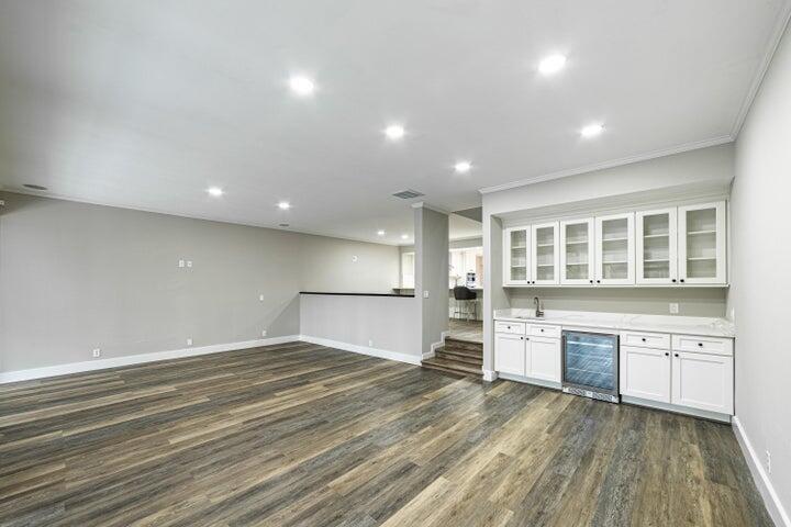 2517 Presidential Way B Property Photo 3