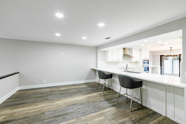 2517 Presidential Way B Property Photo 4