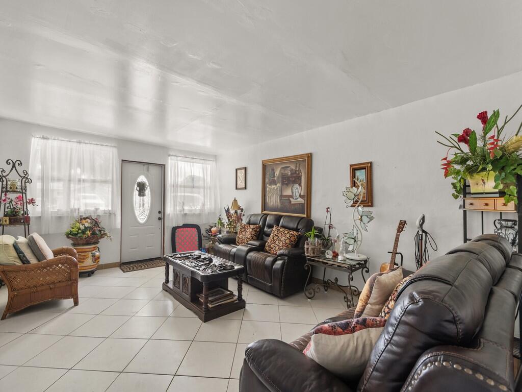 2405 Blossom Court Property Photo 3