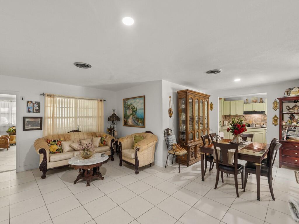 2405 Blossom Court Property Photo 6