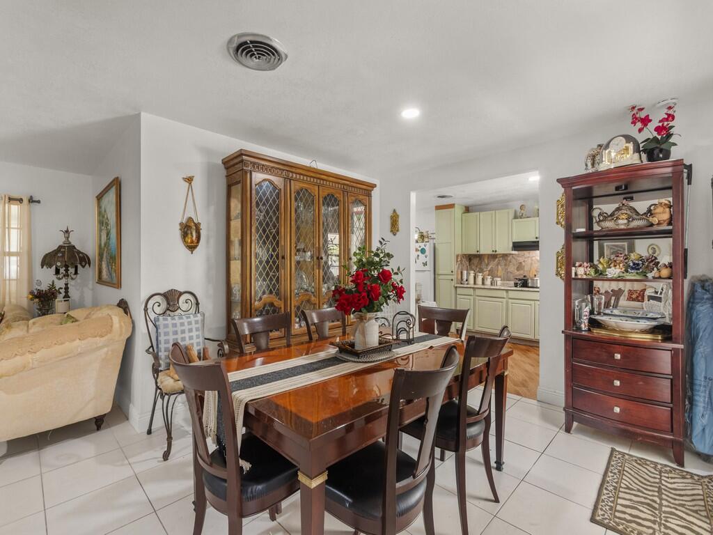 2405 Blossom Court Property Photo 7