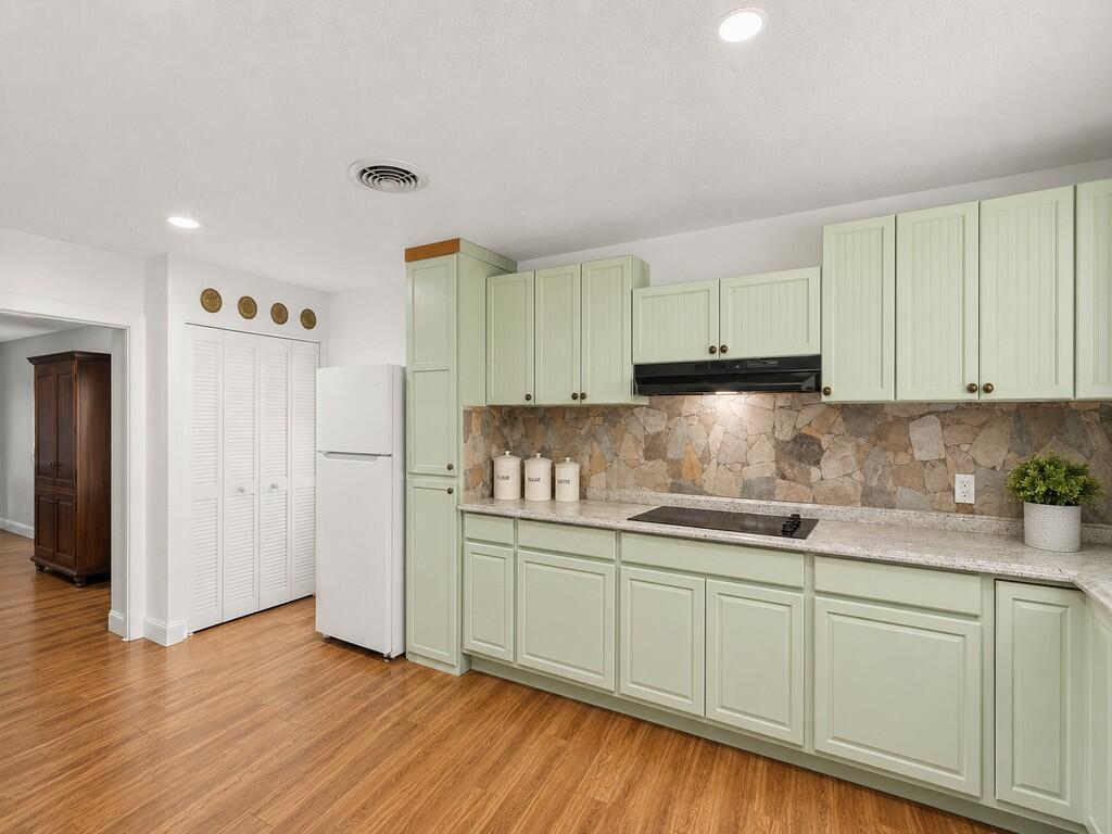 2405 Blossom Court Property Photo 10