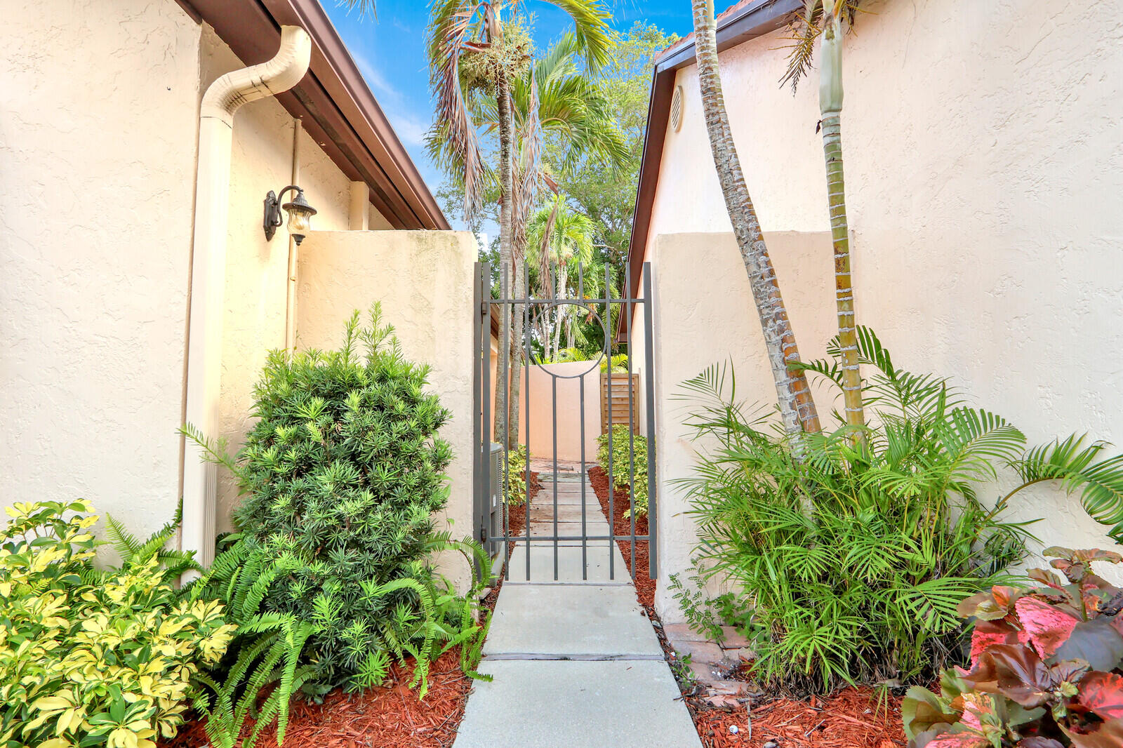 13 Ironwood Way N Property Photo 3