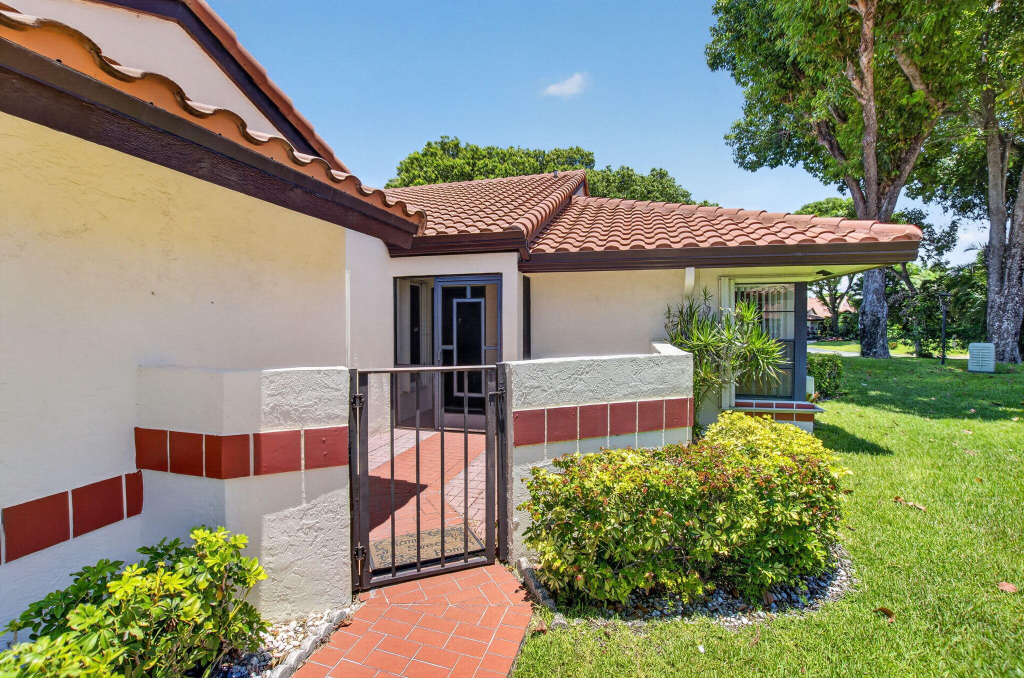 10546 Beach Palm Court B Property Photo 1
