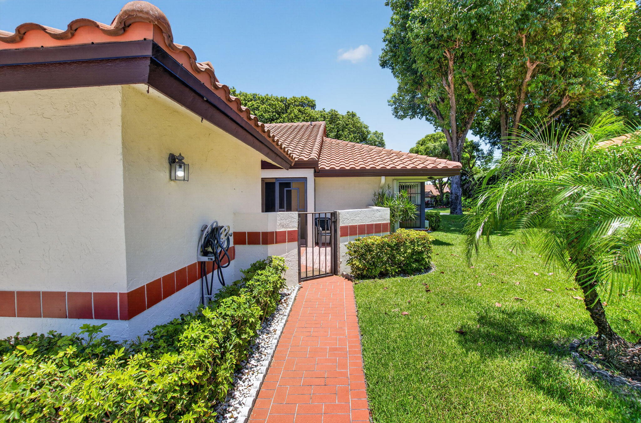 10546 Beach Palm Court B Property Photo 3