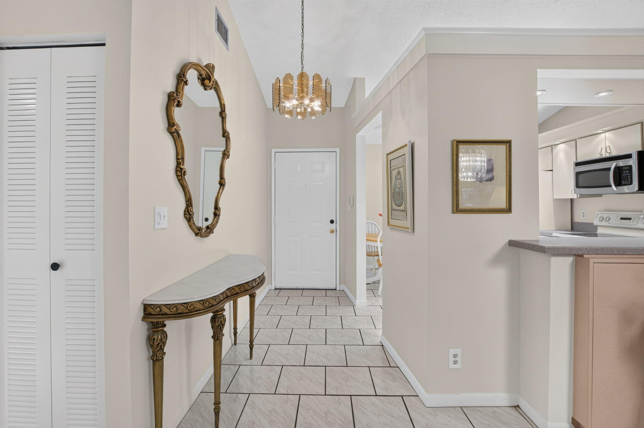 10546 Beach Palm Court B Property Photo 5