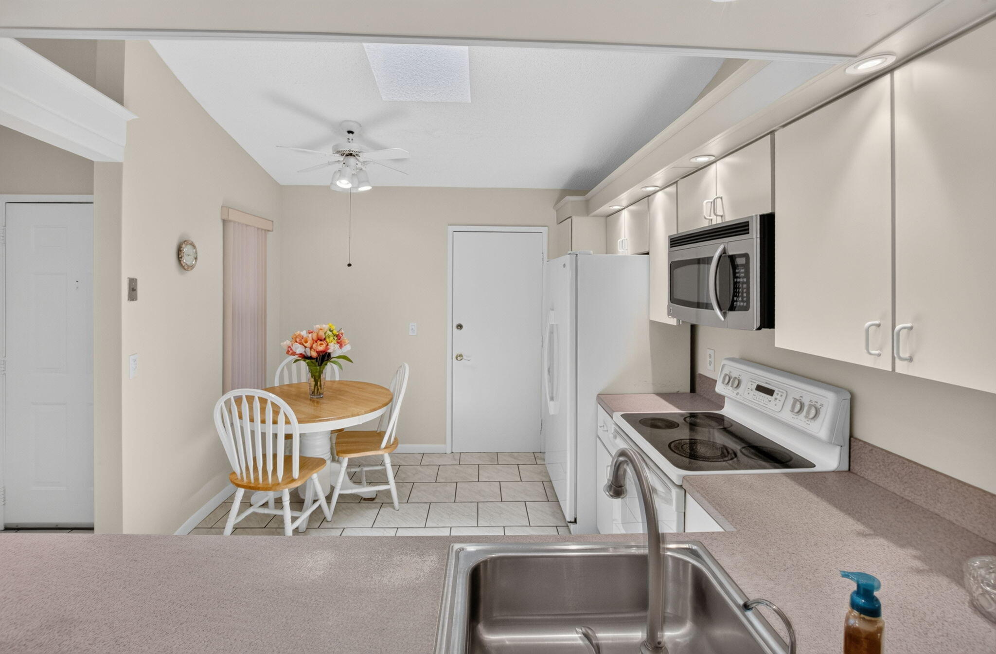 10546 Beach Palm Court B Property Photo 12